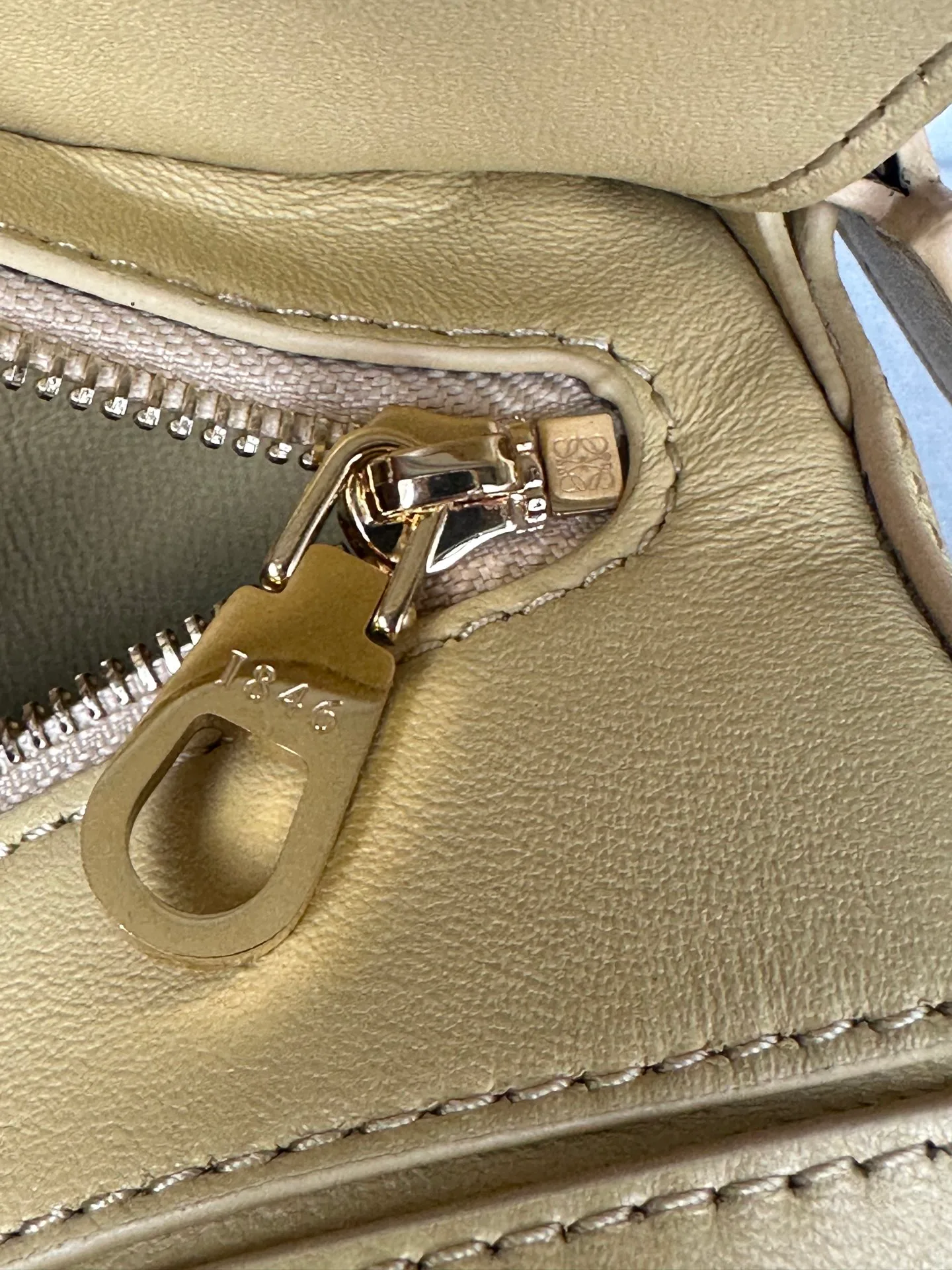 Классические Сумки Женские Loewe 16839130