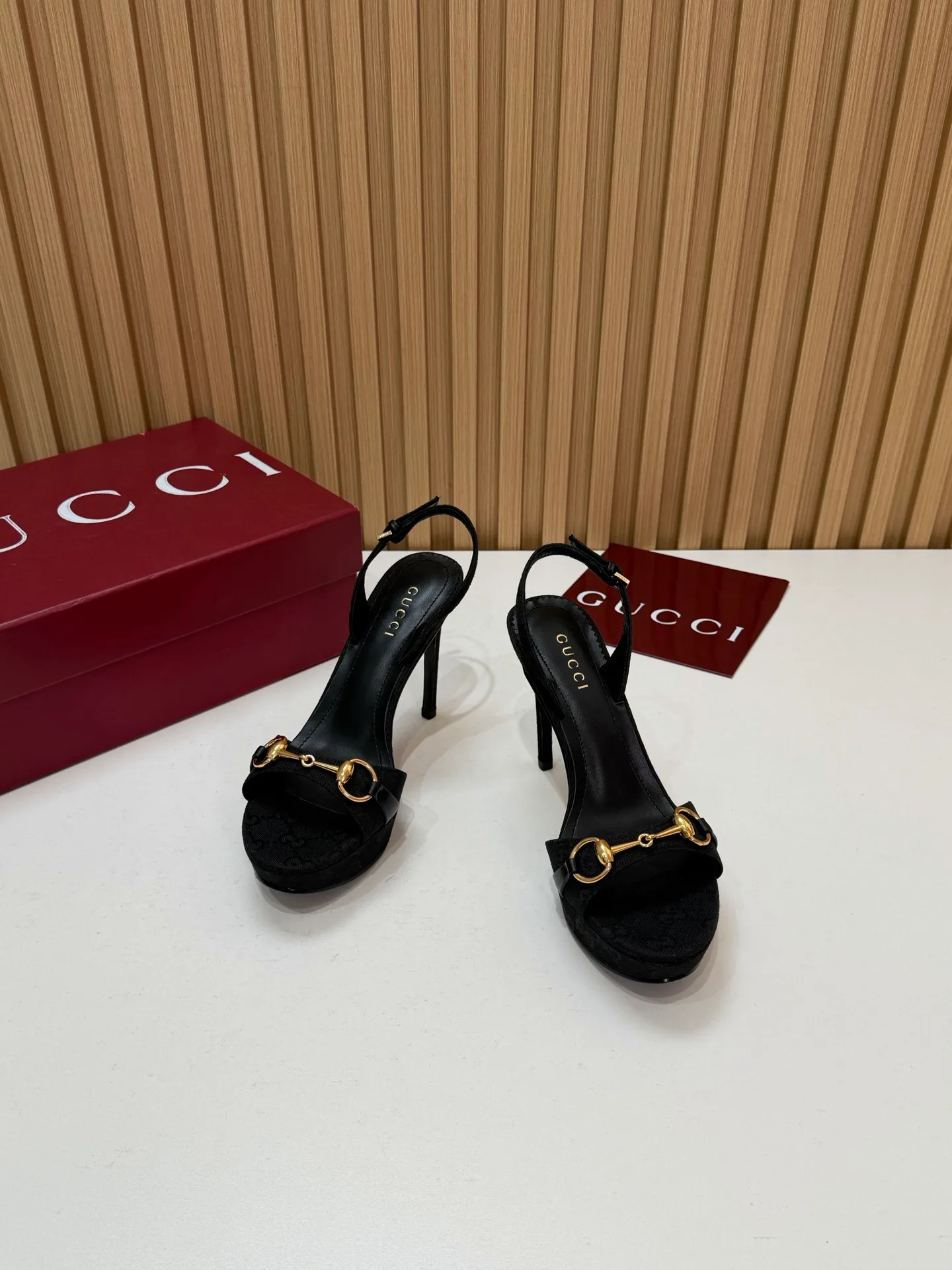 Босоножки Женские Gucci 18396268