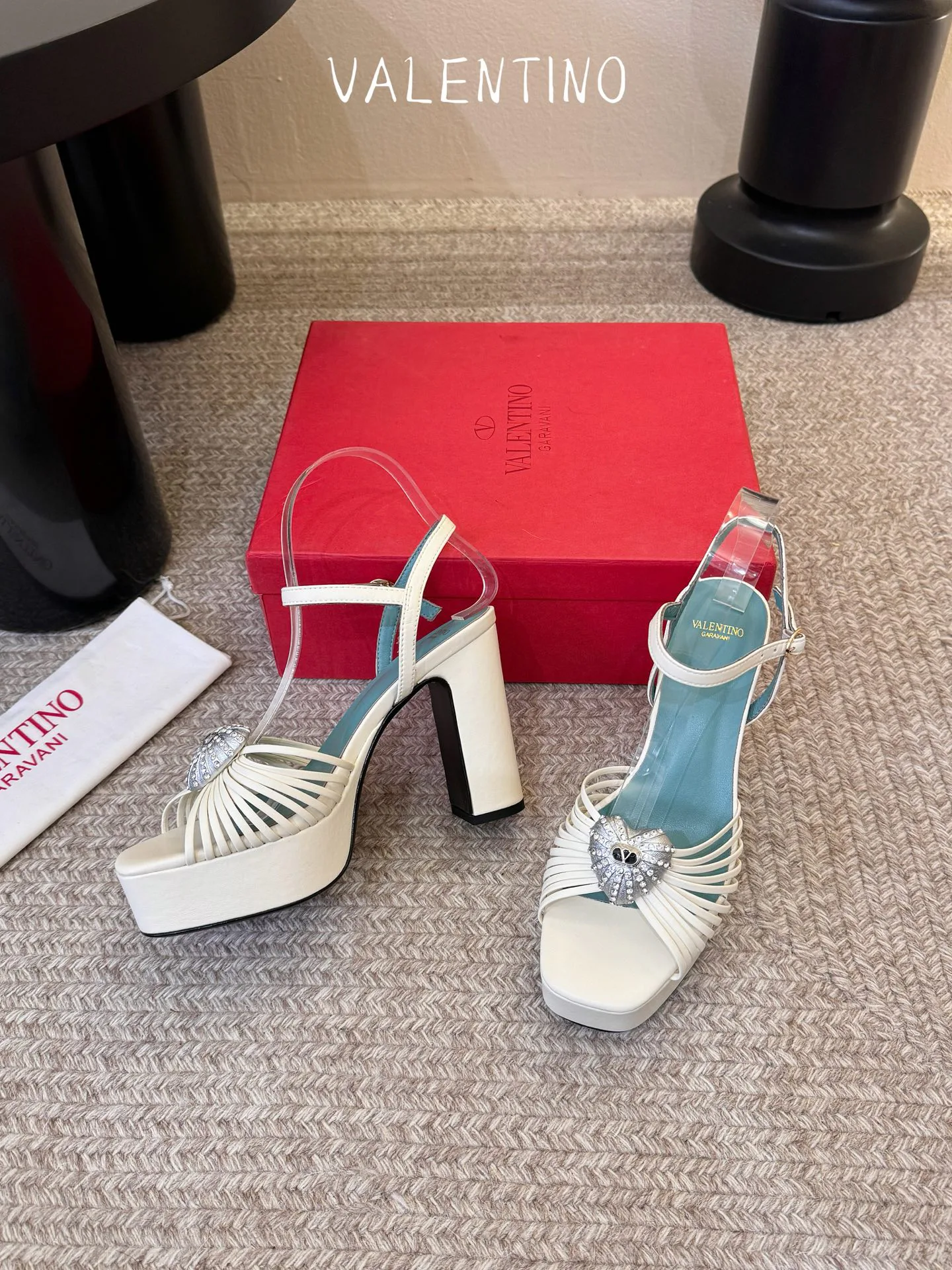 Босоножки Женские Valentino 17396955