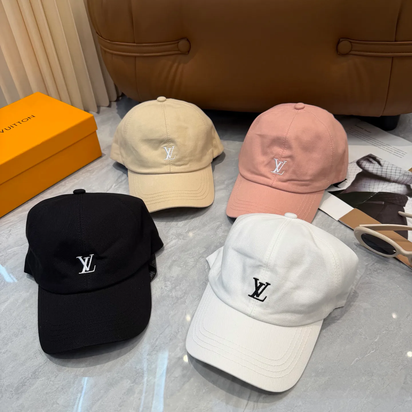 Головные Уборы Louis Vuitton 17411592