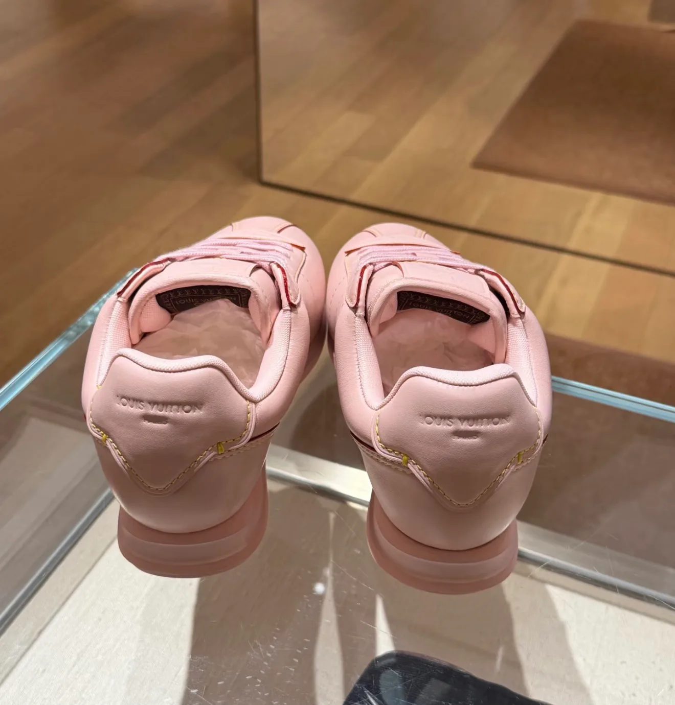 Кроссовки Женские Louis Vuitton 11437875