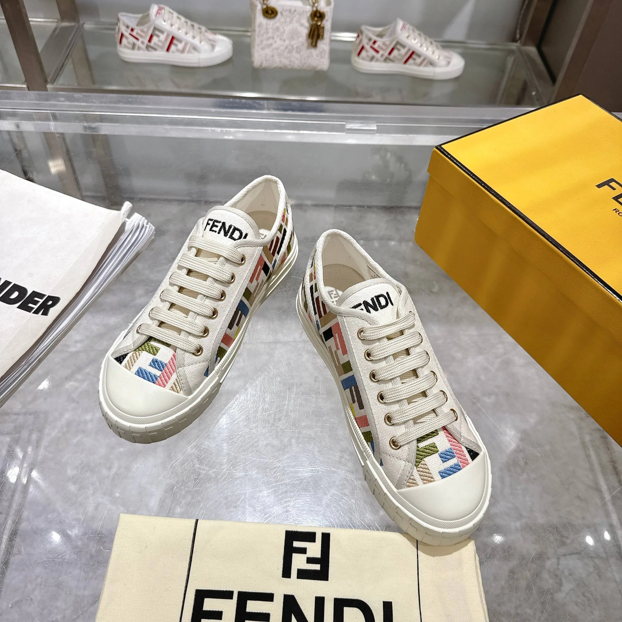 Кроссовки Женские Fendi 12865168