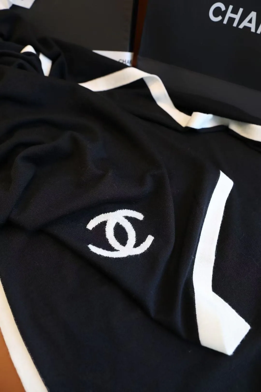 Шарфы Chanel 18127779