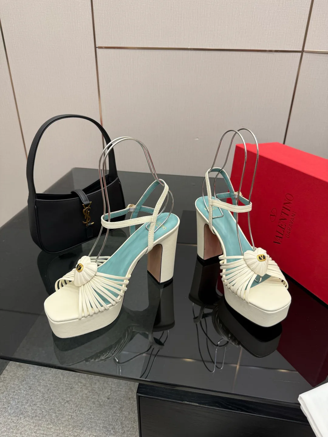 Босоножки Женские Valentino 5052051