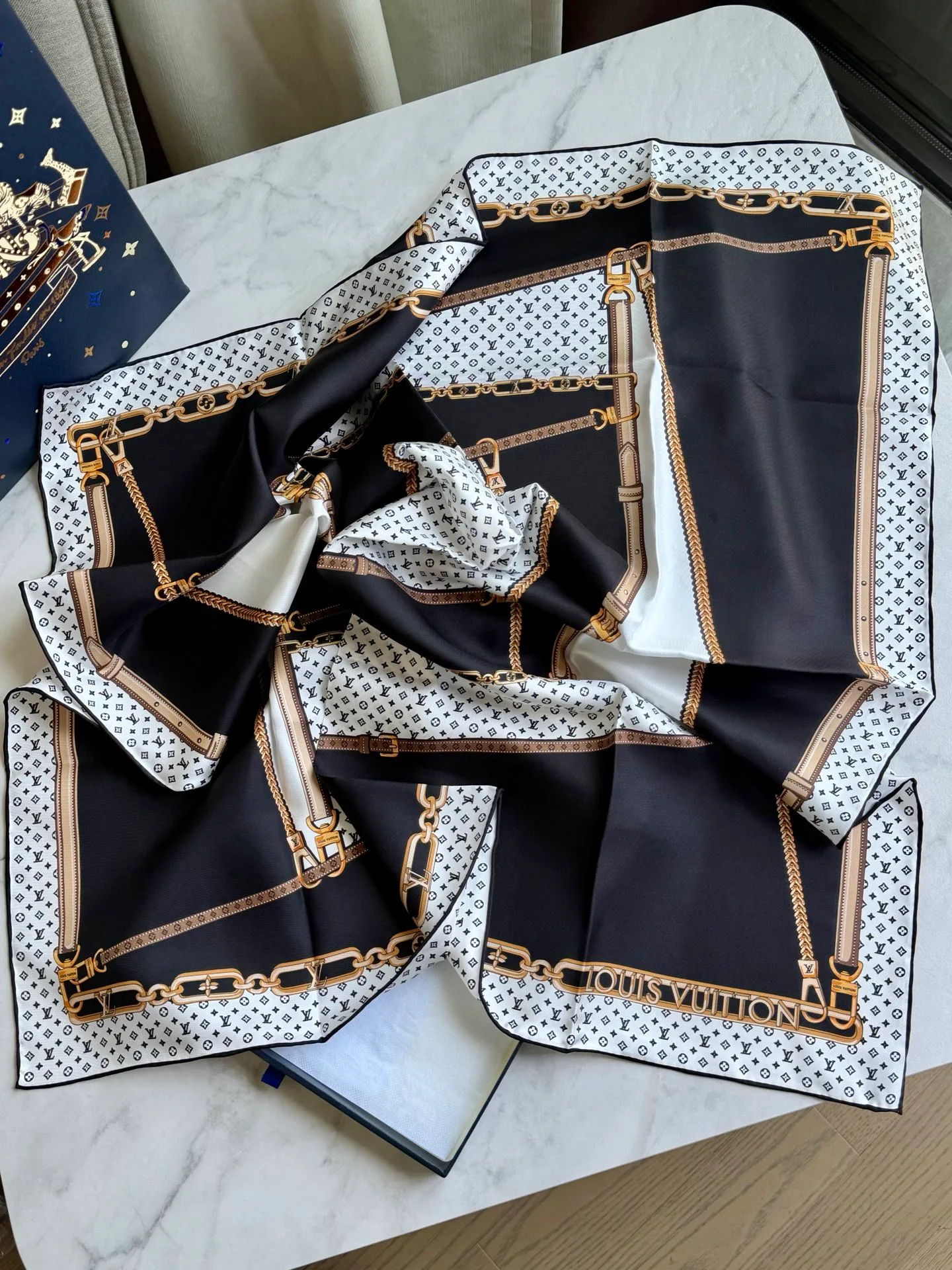 Платки Louis Vuitton 11613510