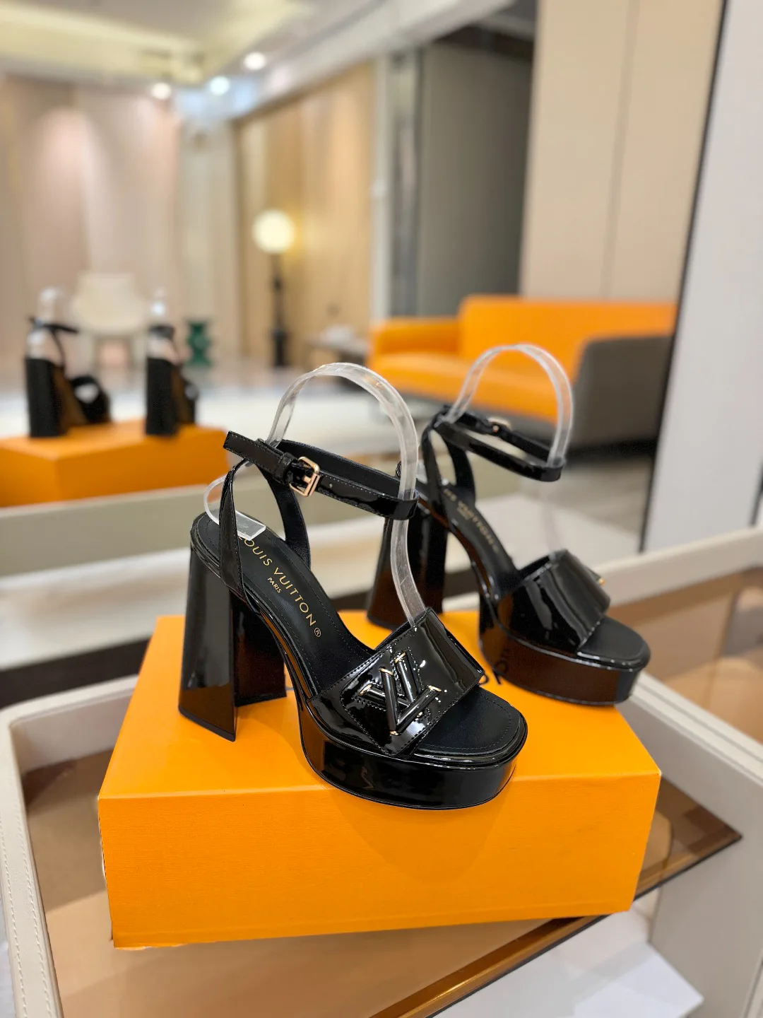 Босоножки Женские Louis Vuitton 17946851