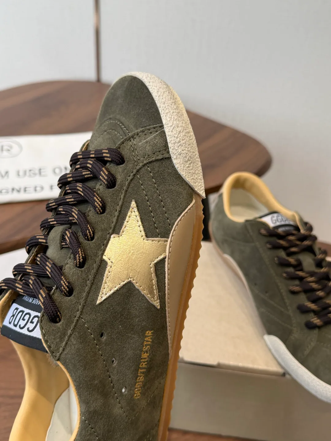 Кроссовки Женские Golden Goose 18687333