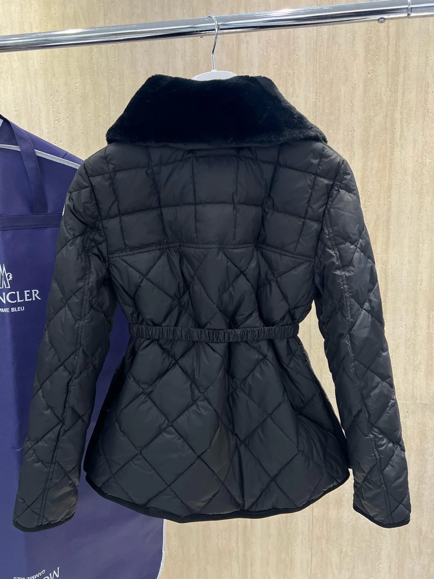 Куртки И Пуховики Мужские Moncler 18231458