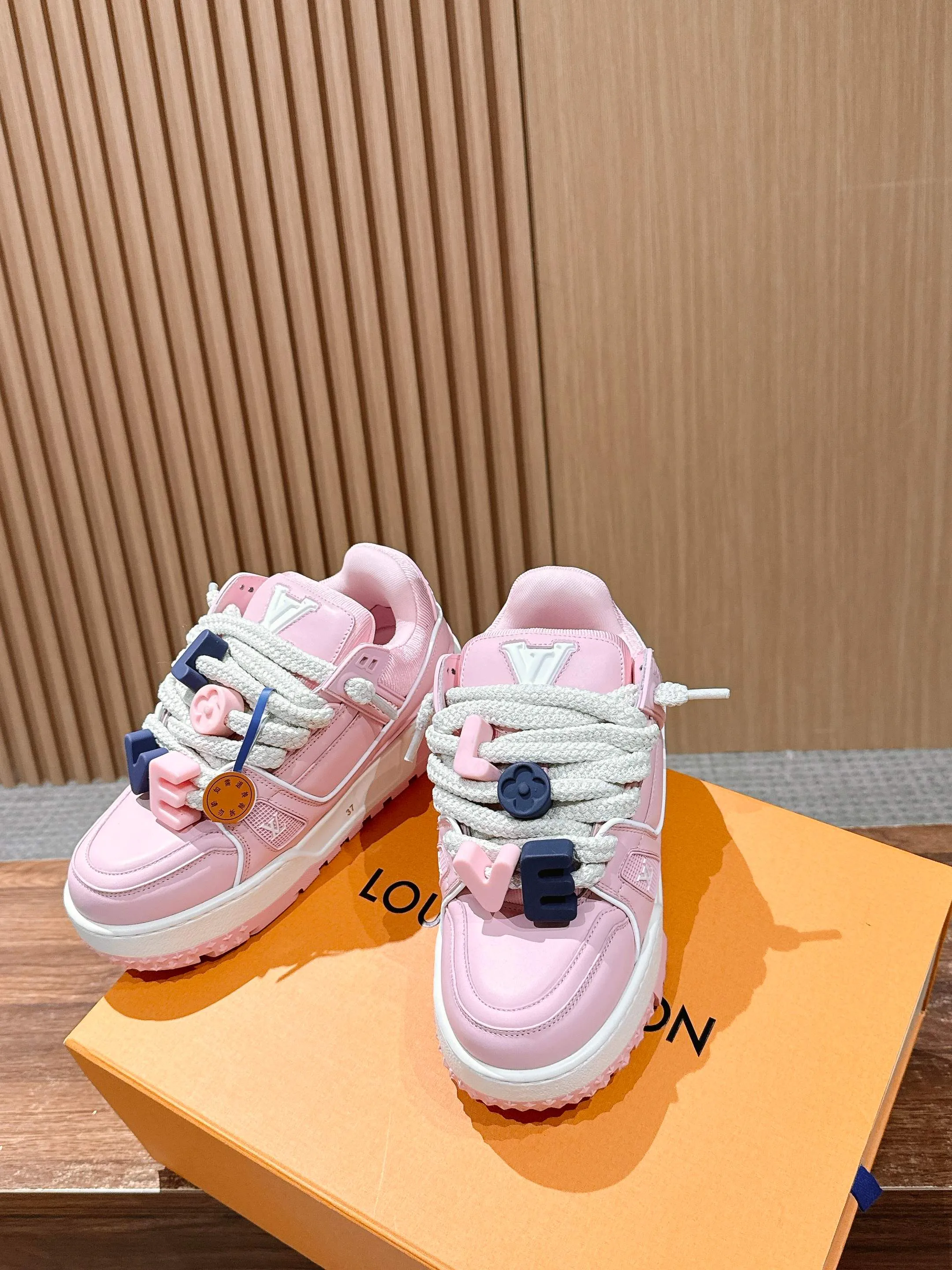 Кроссовки Женские Louis Vuitton 4269595