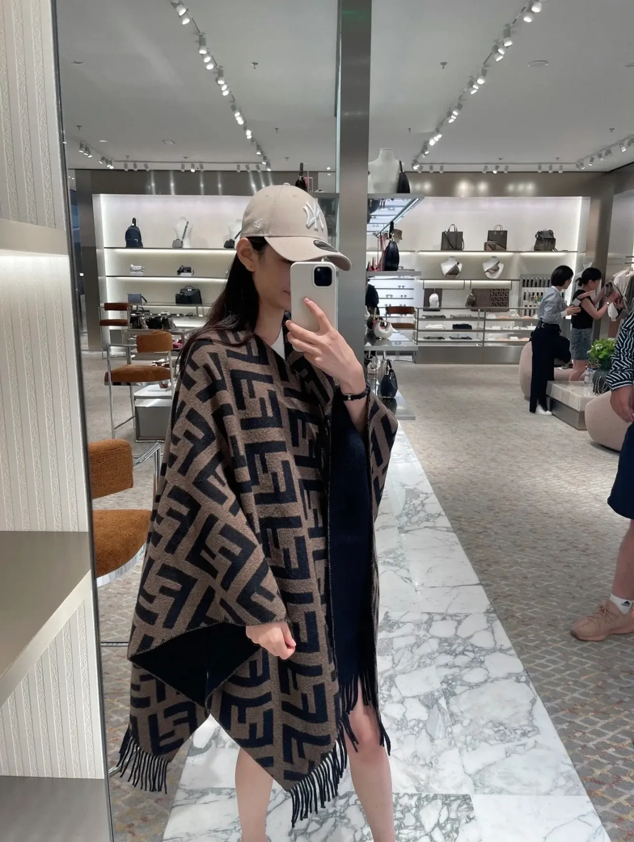 Пальто Женские Fendi 18574661