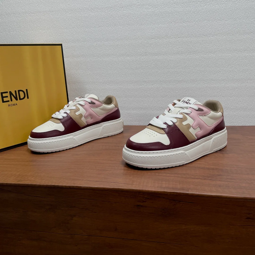 Кроссовки Женские Fendi 18626504
