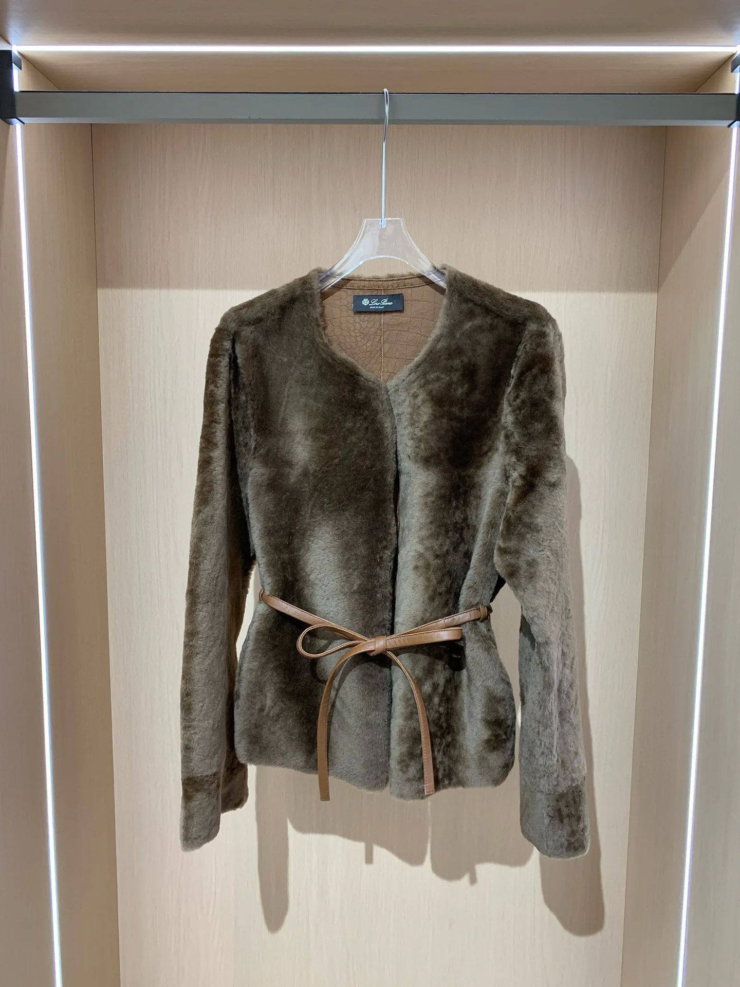 Кожаные Куртки И Дублёнки Женские Loro Piana 1069487