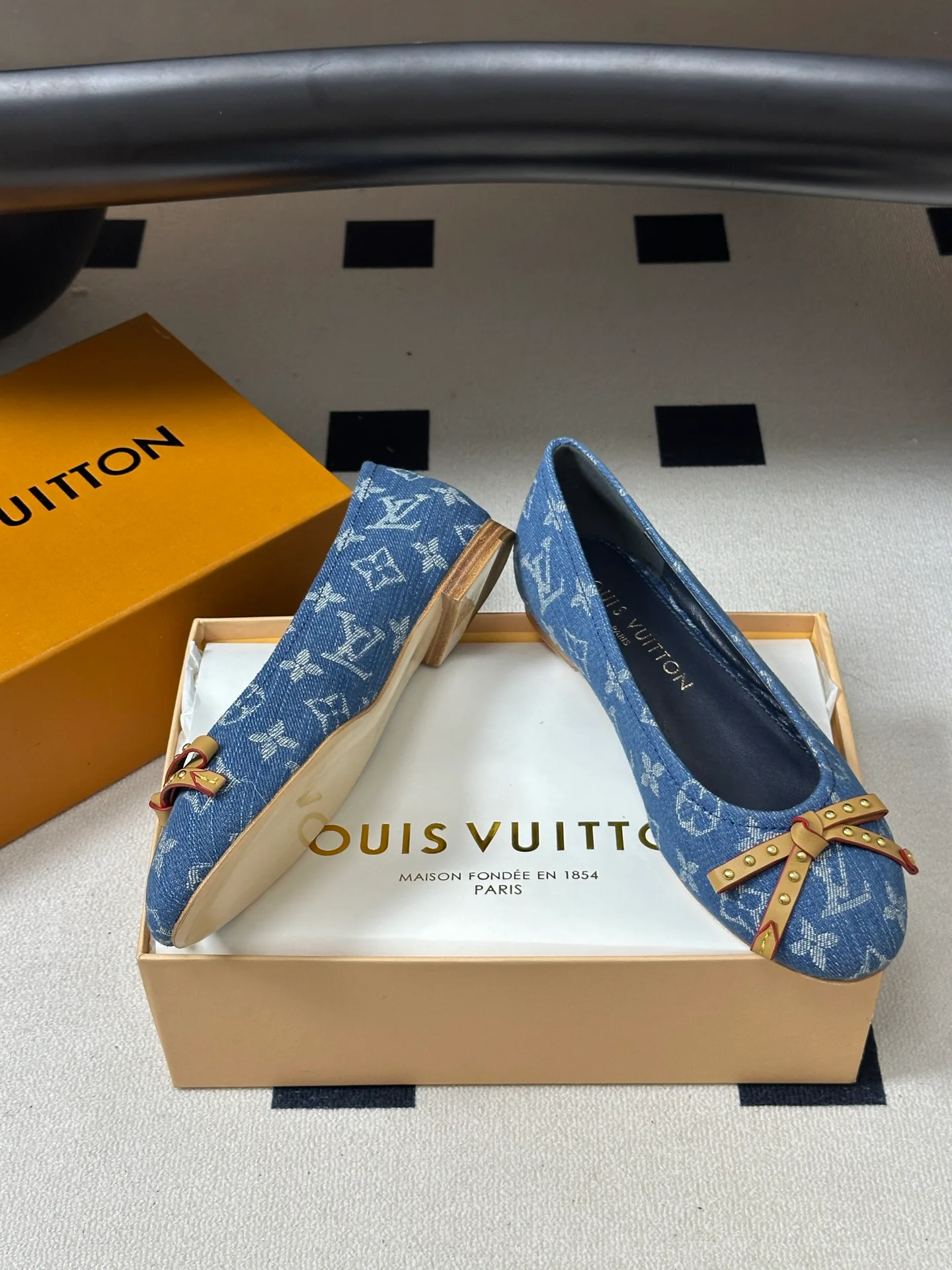 Балетки Женские Louis Vuitton 18049411