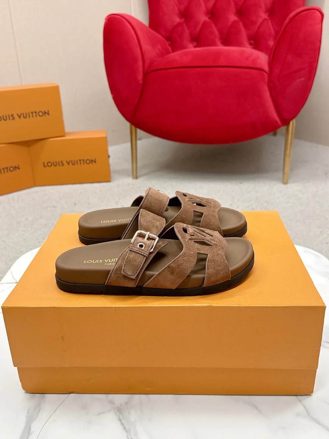 Шлепанцы Женские Louis Vuitton 18235698