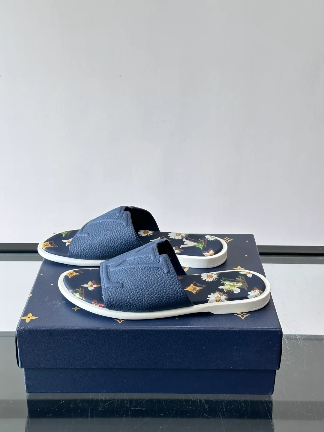 Шлепанцы Женские Louis Vuitton 17162802