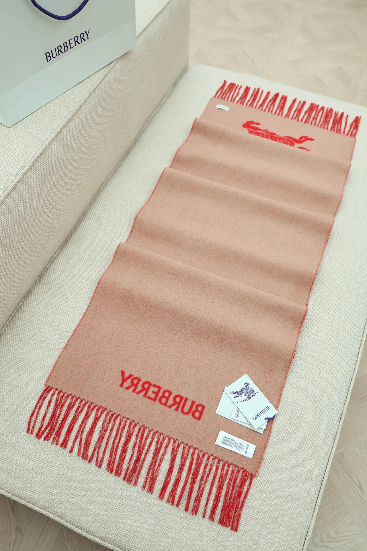 Шарфы Burberry 18287758