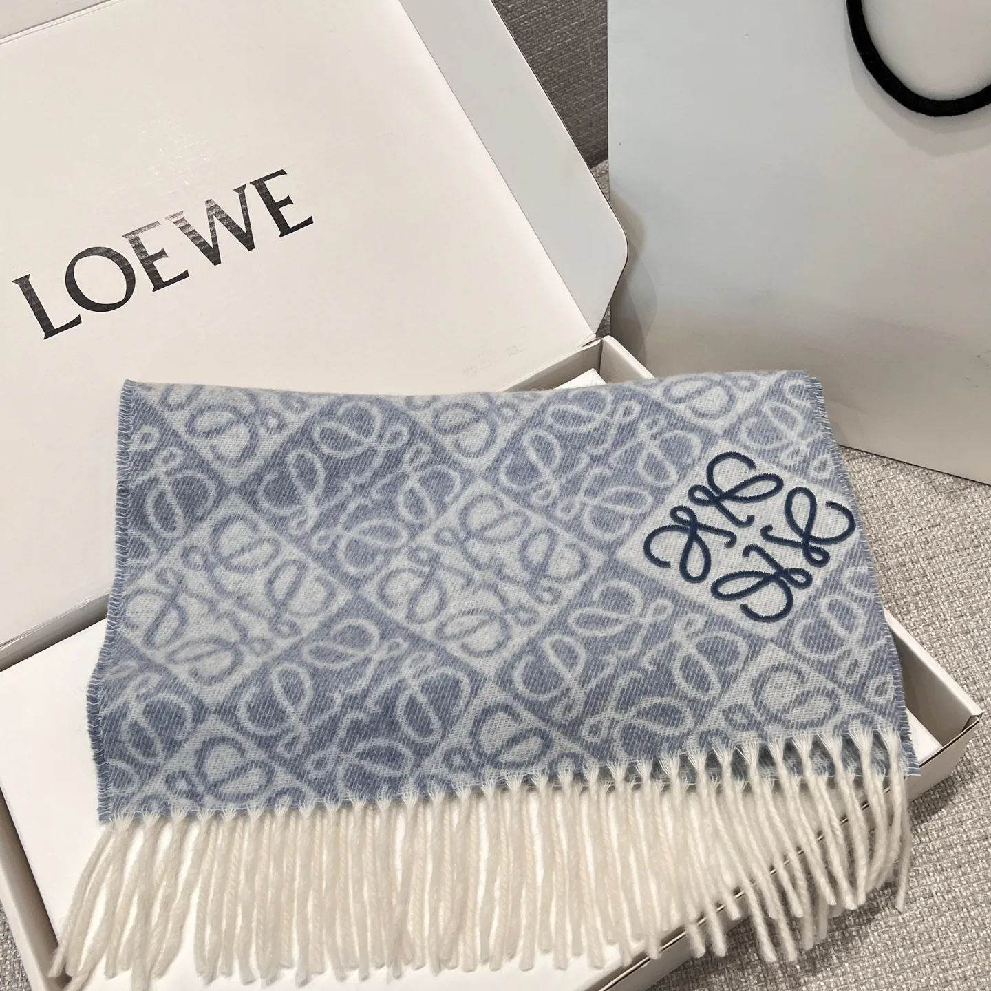 Шарфы Loewe 17991962