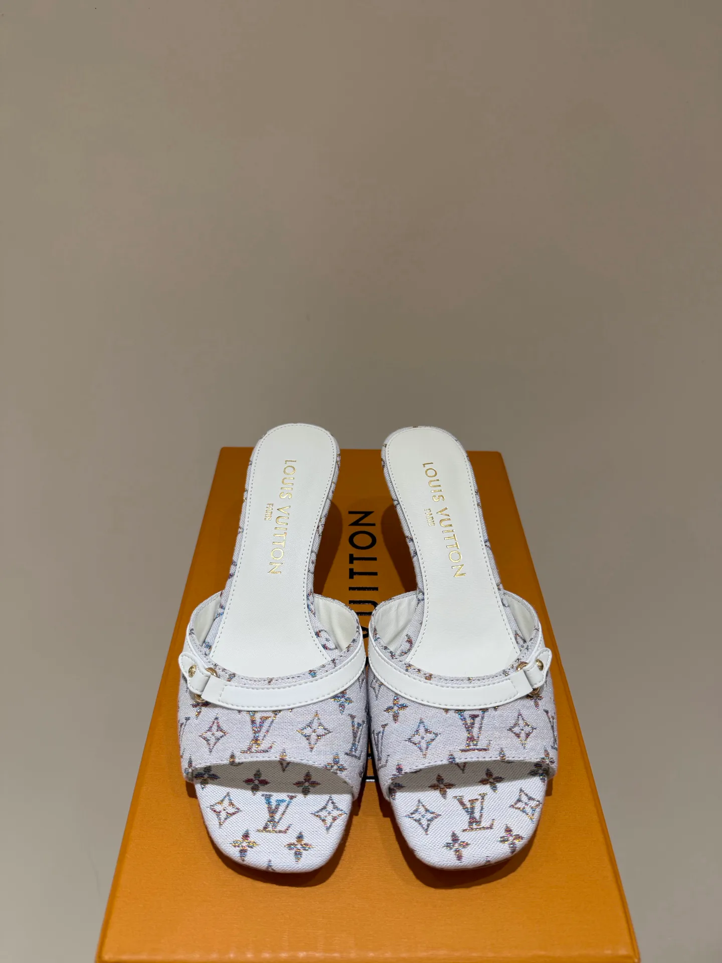 Сандалии Женские Louis Vuitton 11764079