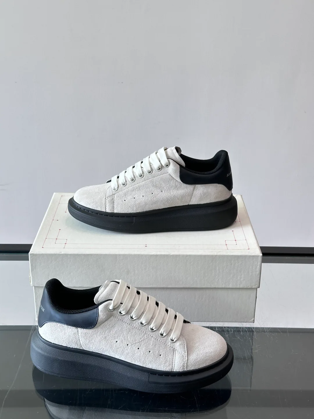Кроссовки Женские Alexander Mcqueen 17447549