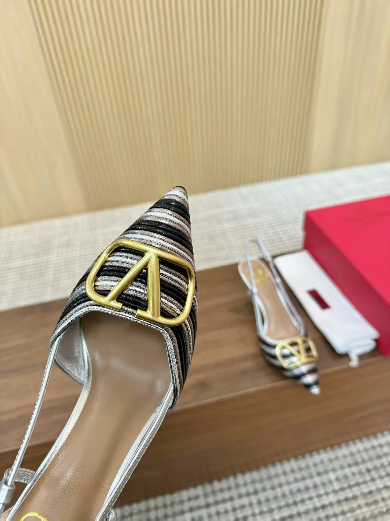 Босоножки Женские Valentino 17956877