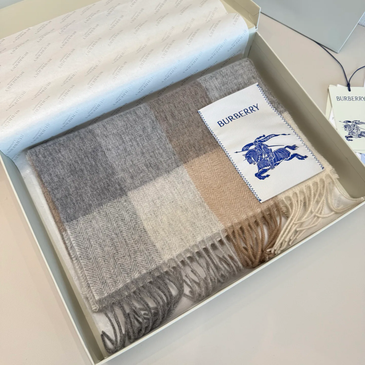 Шарфы Burberry 10627782