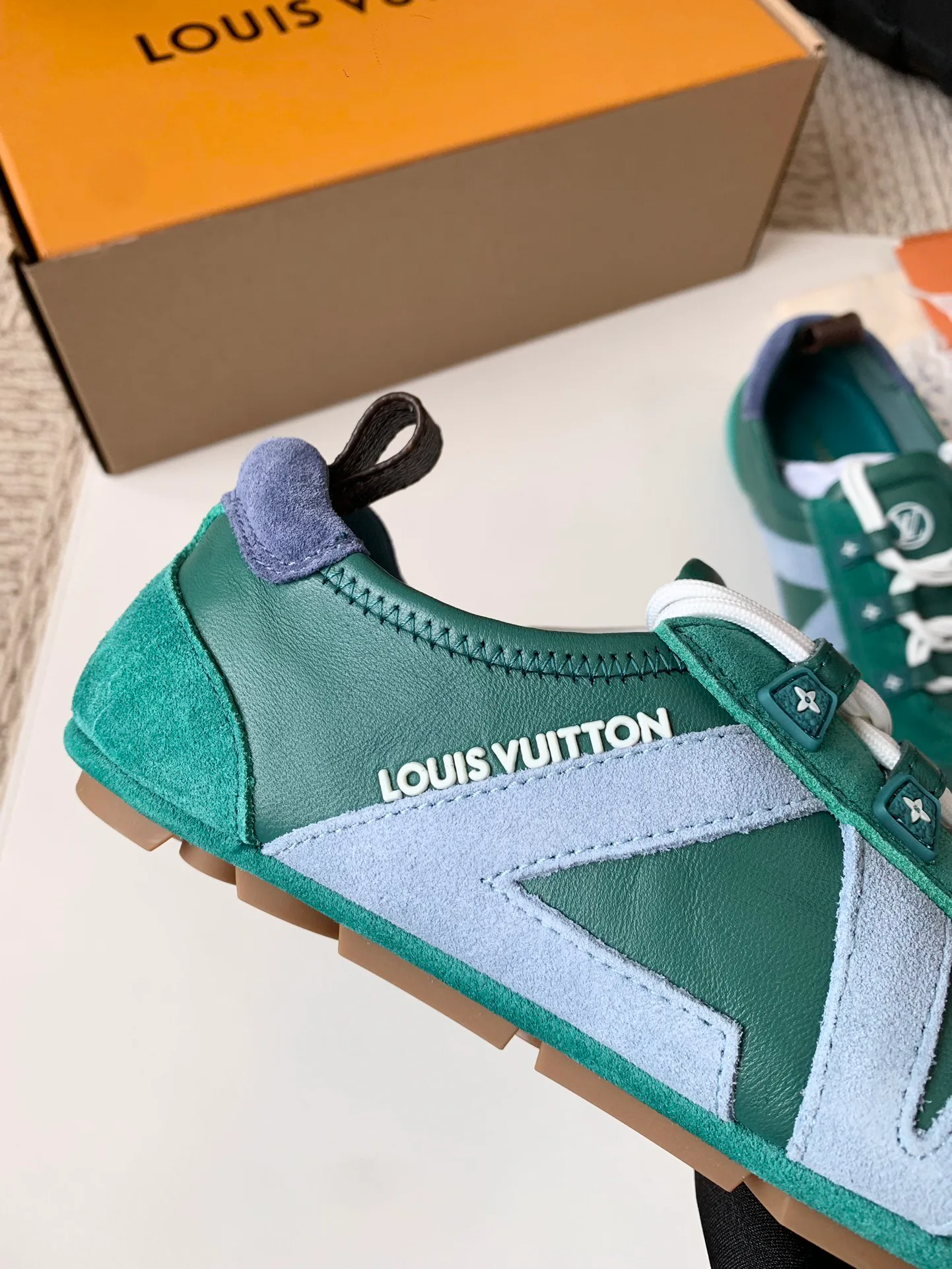 Кроссовки Женские Louis Vuitton 17753813