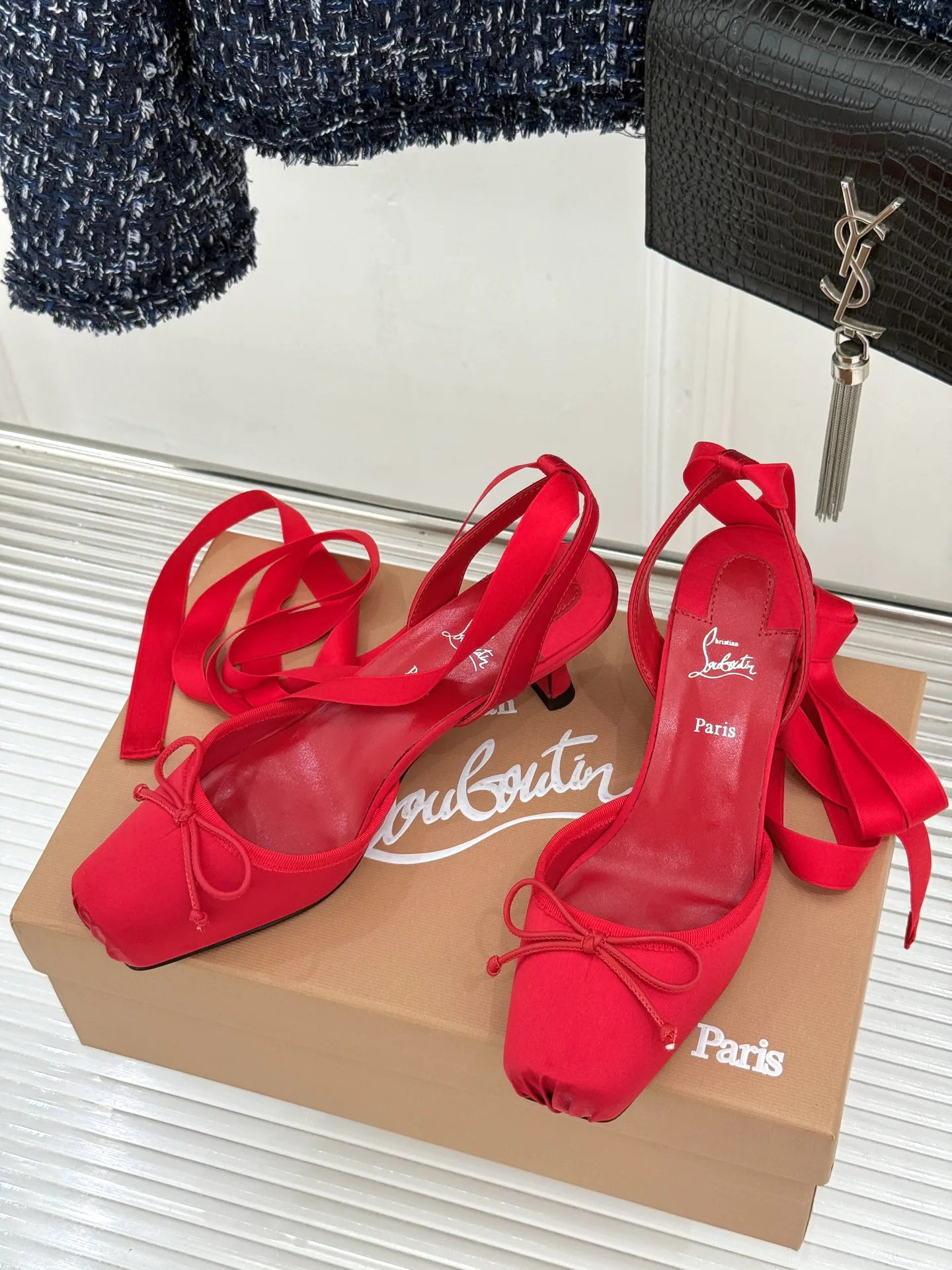 Босоножки Женские Christian Louboutin 11416413