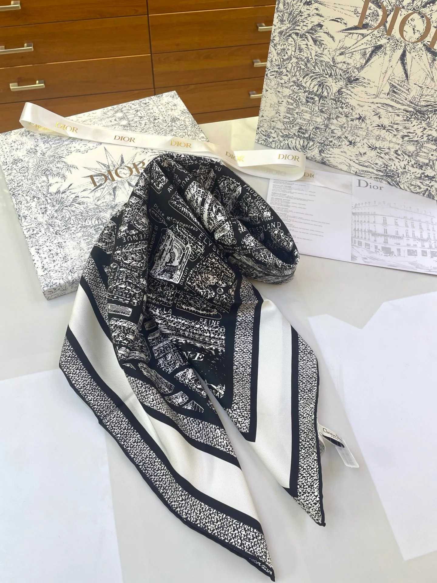 Платки Christian Dior 9886891