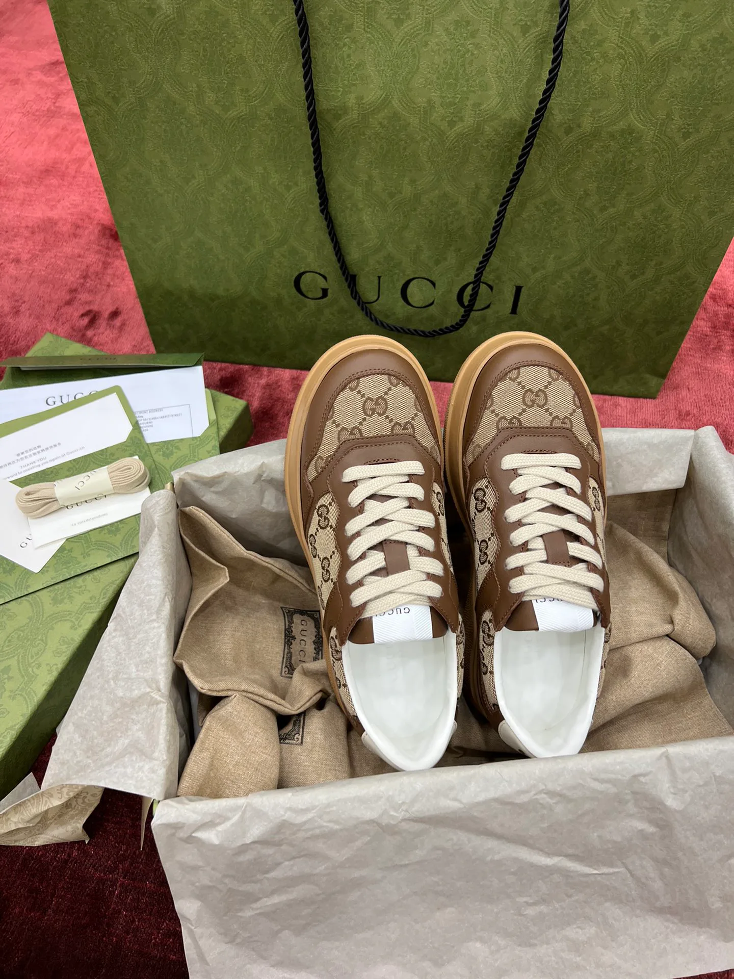 Кроссовки Женские Gucci 18995354