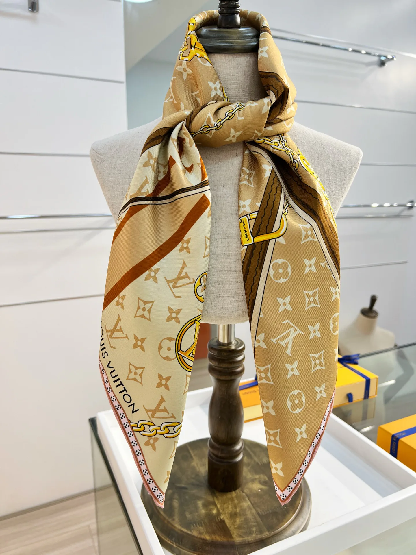 Платки Louis Vuitton 11527381