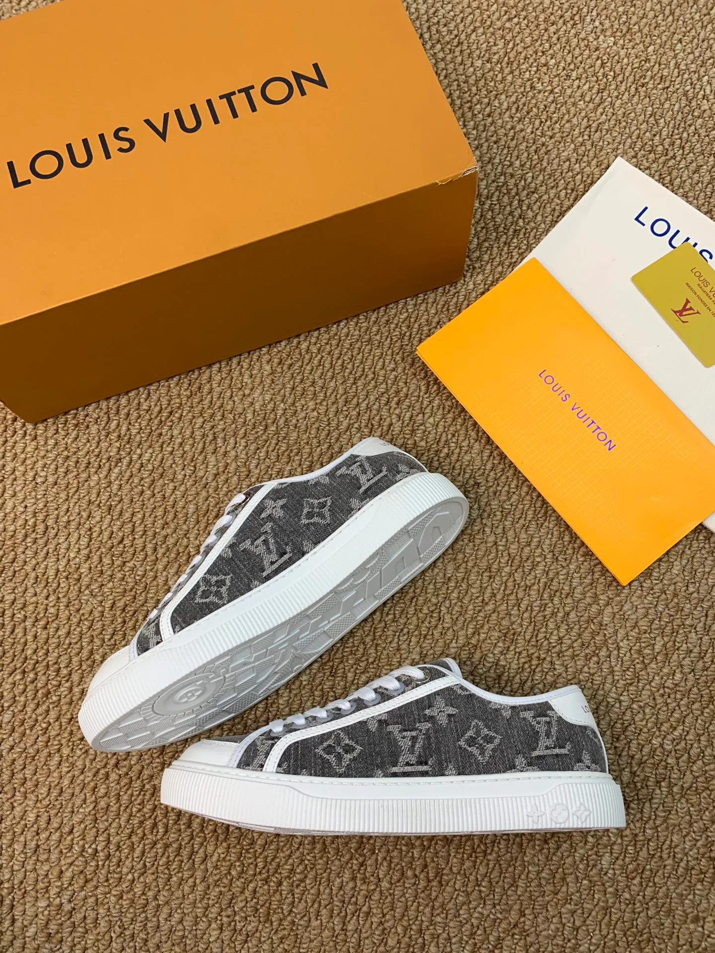 Кроссовки Женские Louis Vuitton 17545204