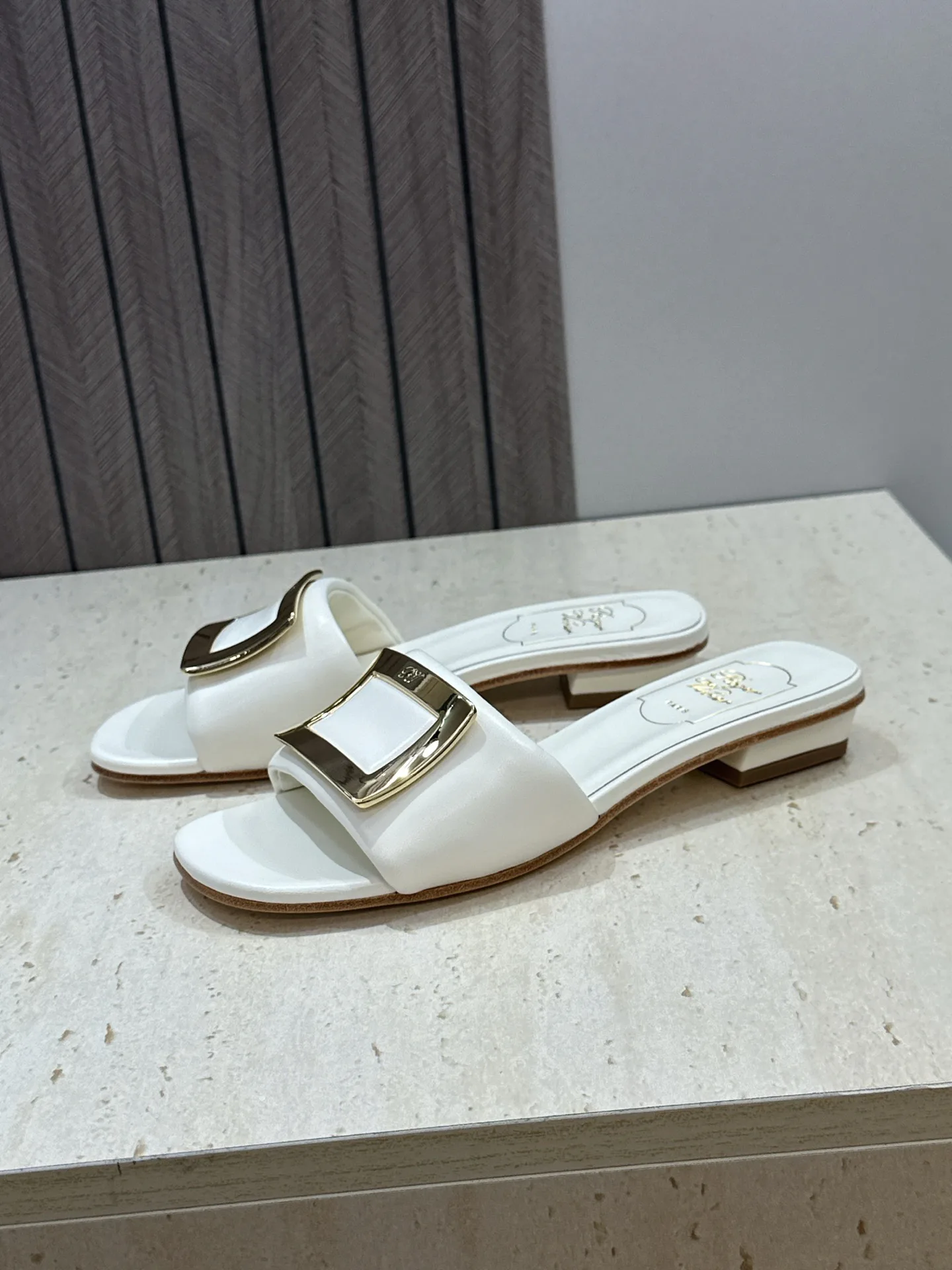 Шлепанцы Женские Roger Vivier 16910355