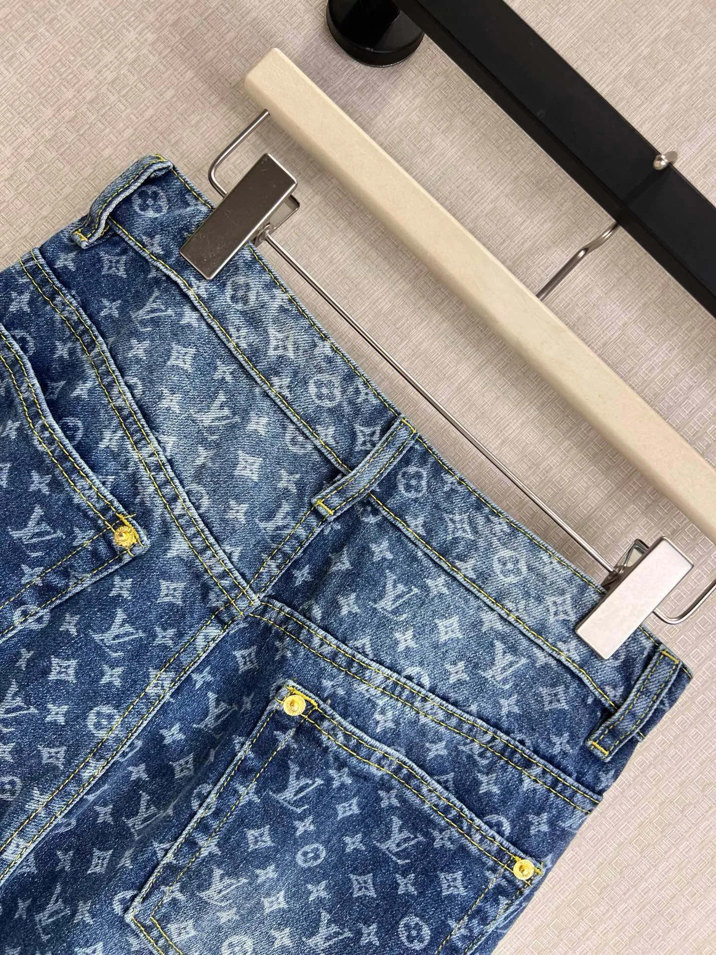 Джинсы Женские Louis Vuitton 17513550