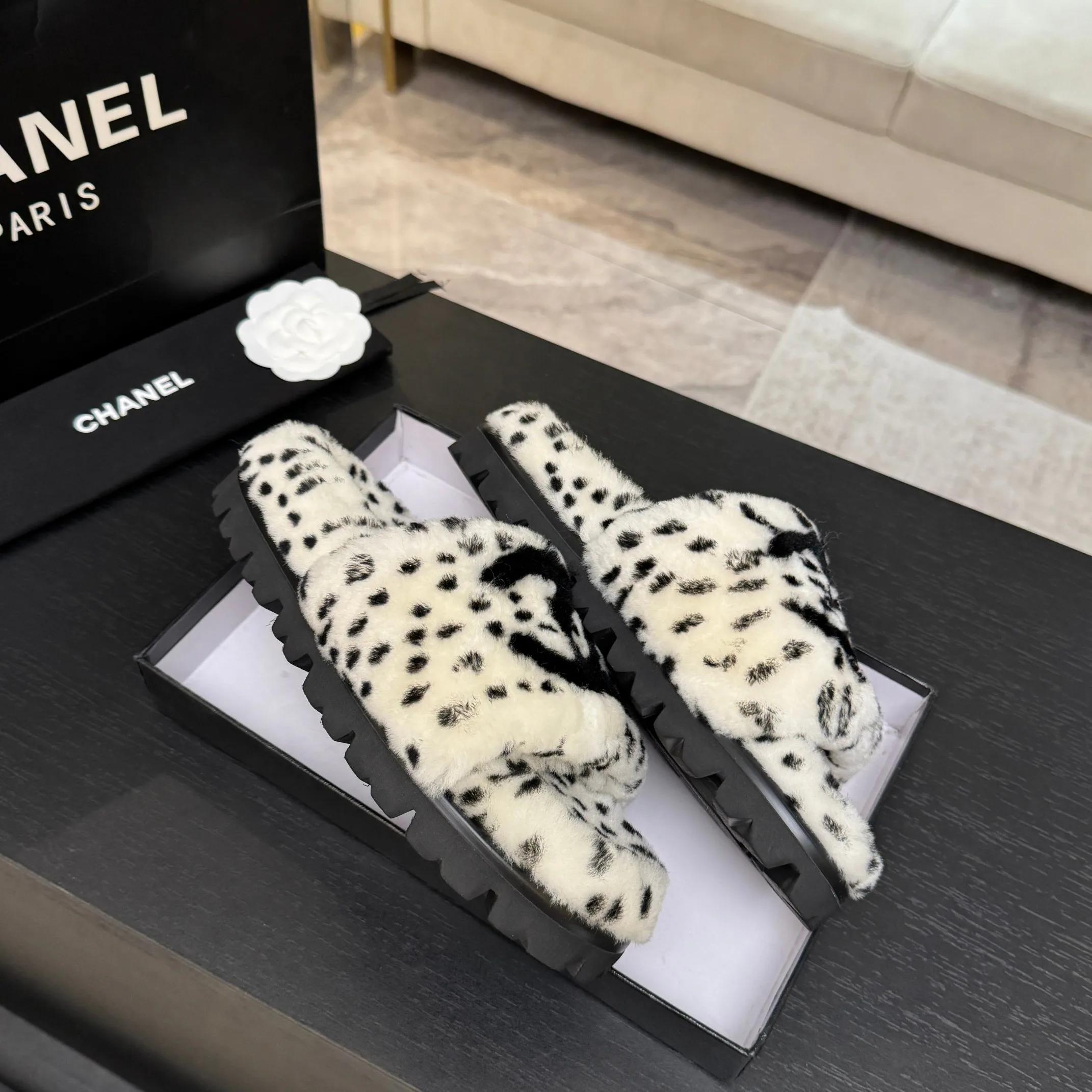 Тапочки Женские Chanel 18062756