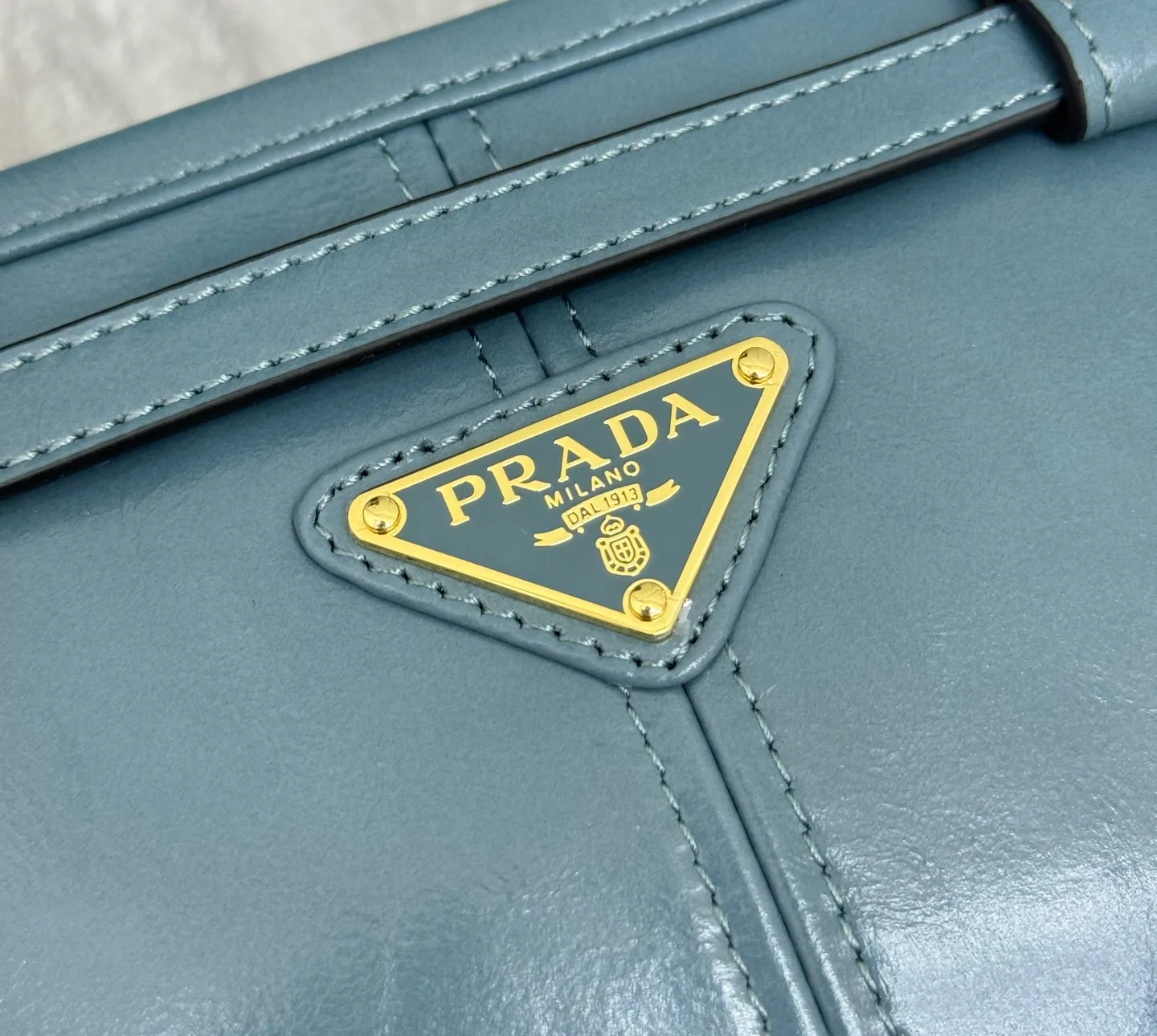 Классические Сумки Женские Prada 11462497