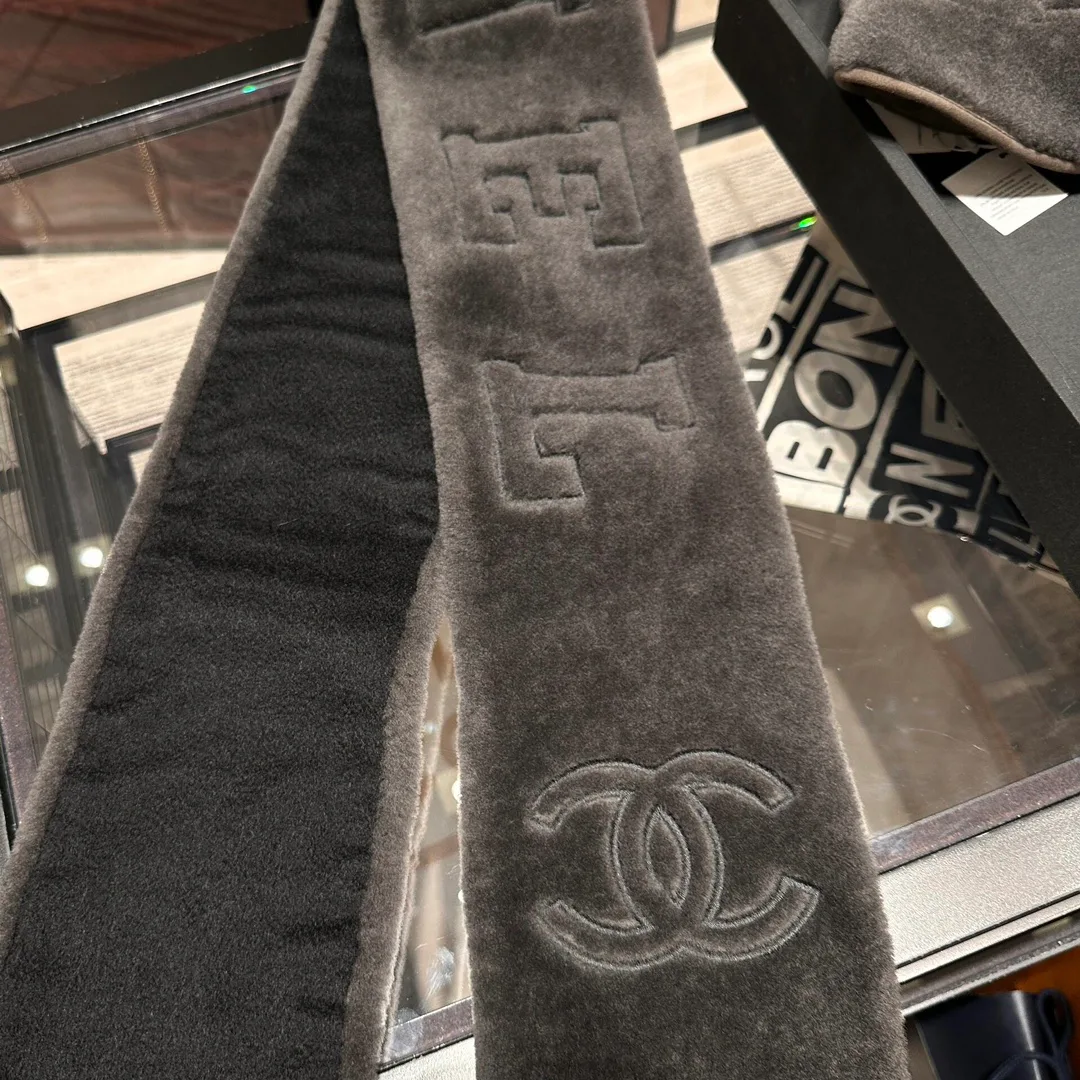 Шарфы Chanel 18347779