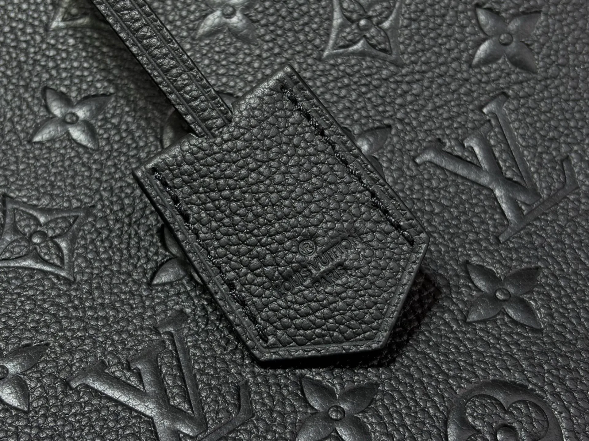 Классические Сумки Женские Louis Vuitton 18240333