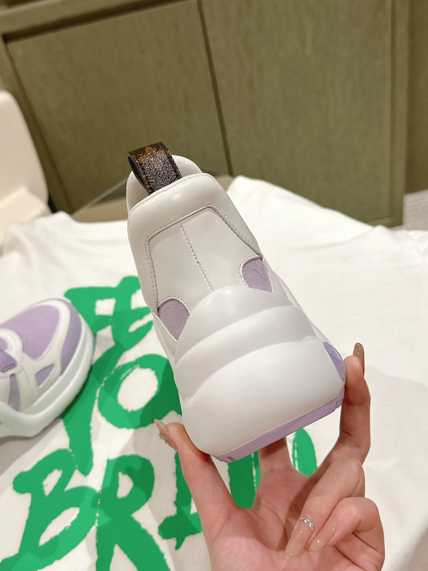 Кроссовки Женские Louis Vuitton 10840495