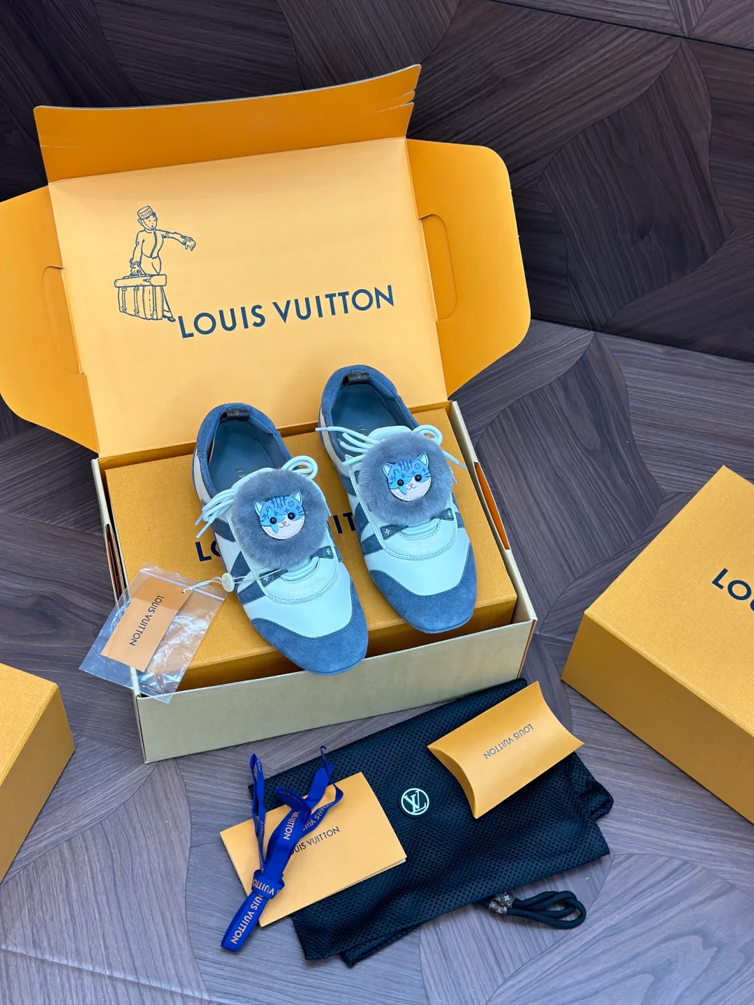 Кроссовки Женские Louis Vuitton 18794139