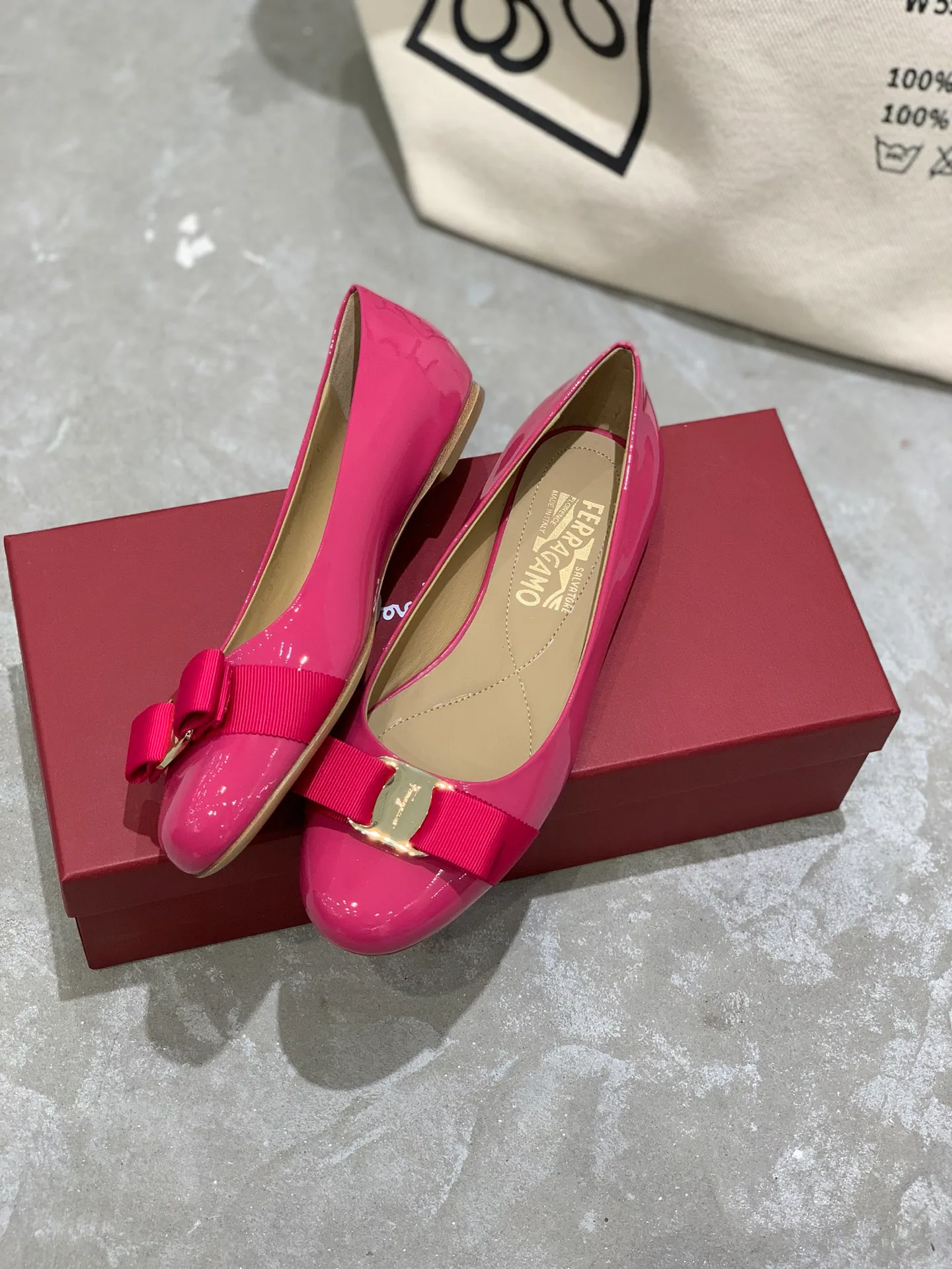 Балетки Женские Salvatore Ferragamo 18340646
