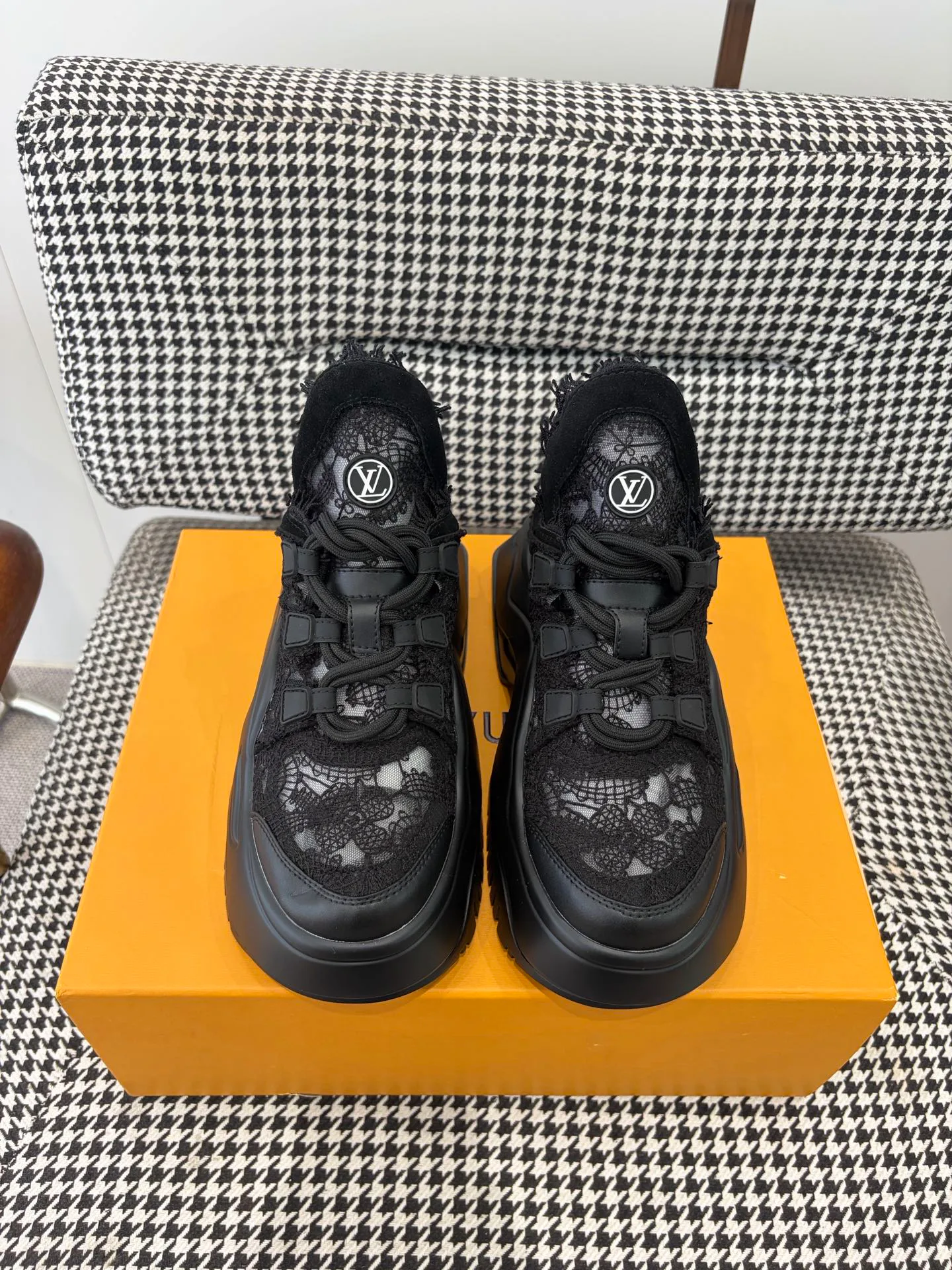 Кроссовки Женские Louis Vuitton 19597215