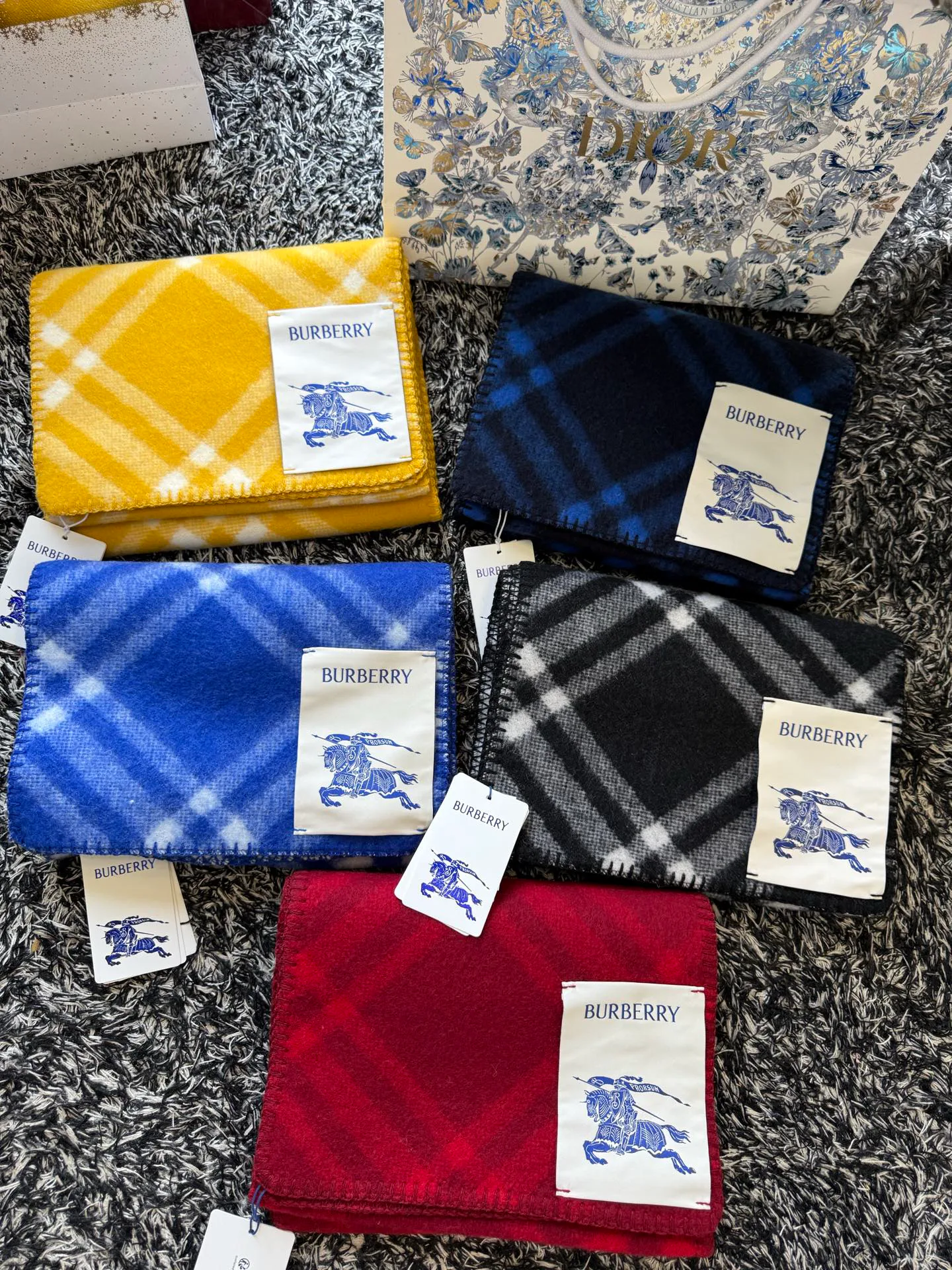 Шарфы Burberry 3874277