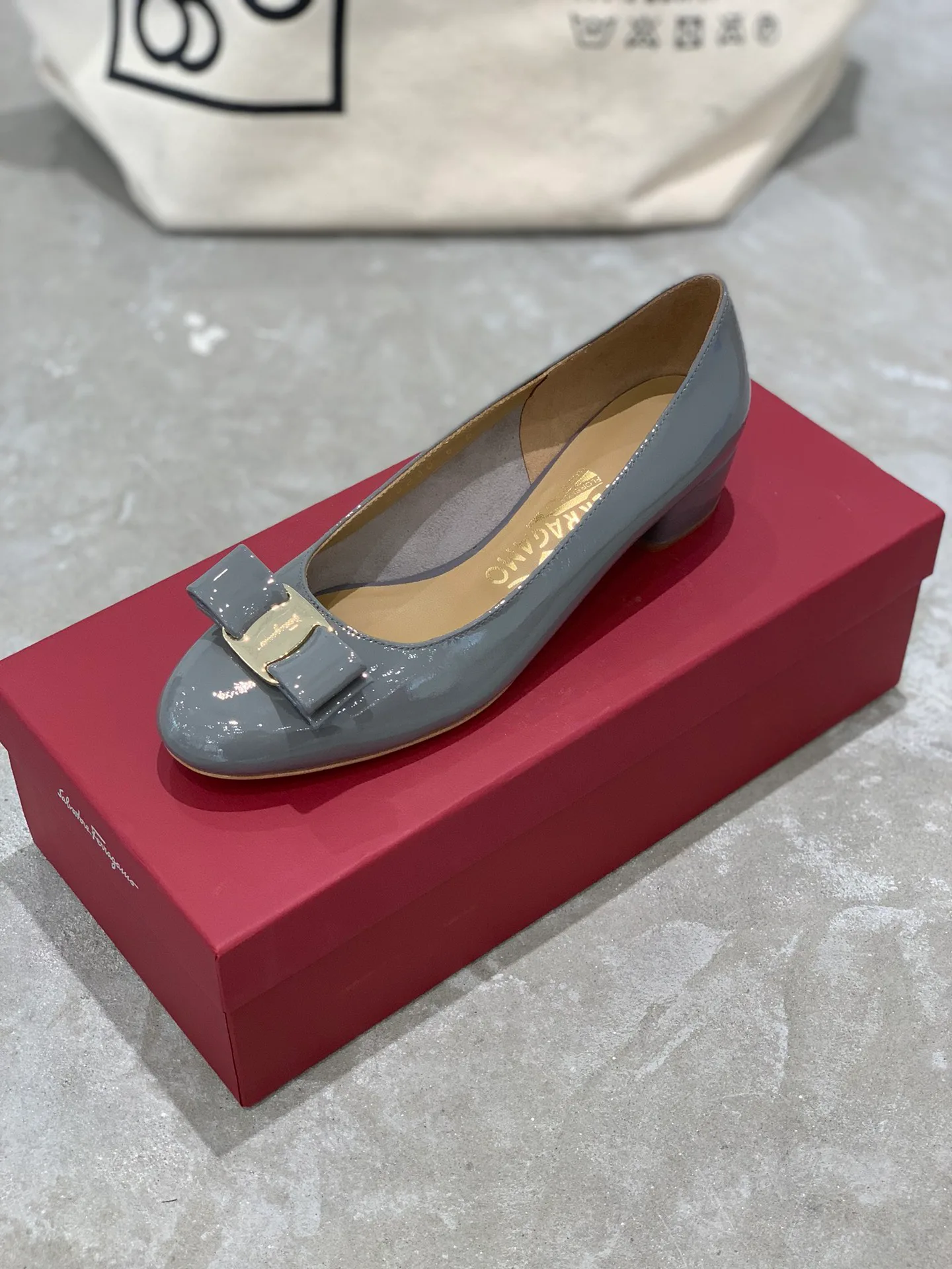 Туфли Женские Salvatore Ferragamo 18340713