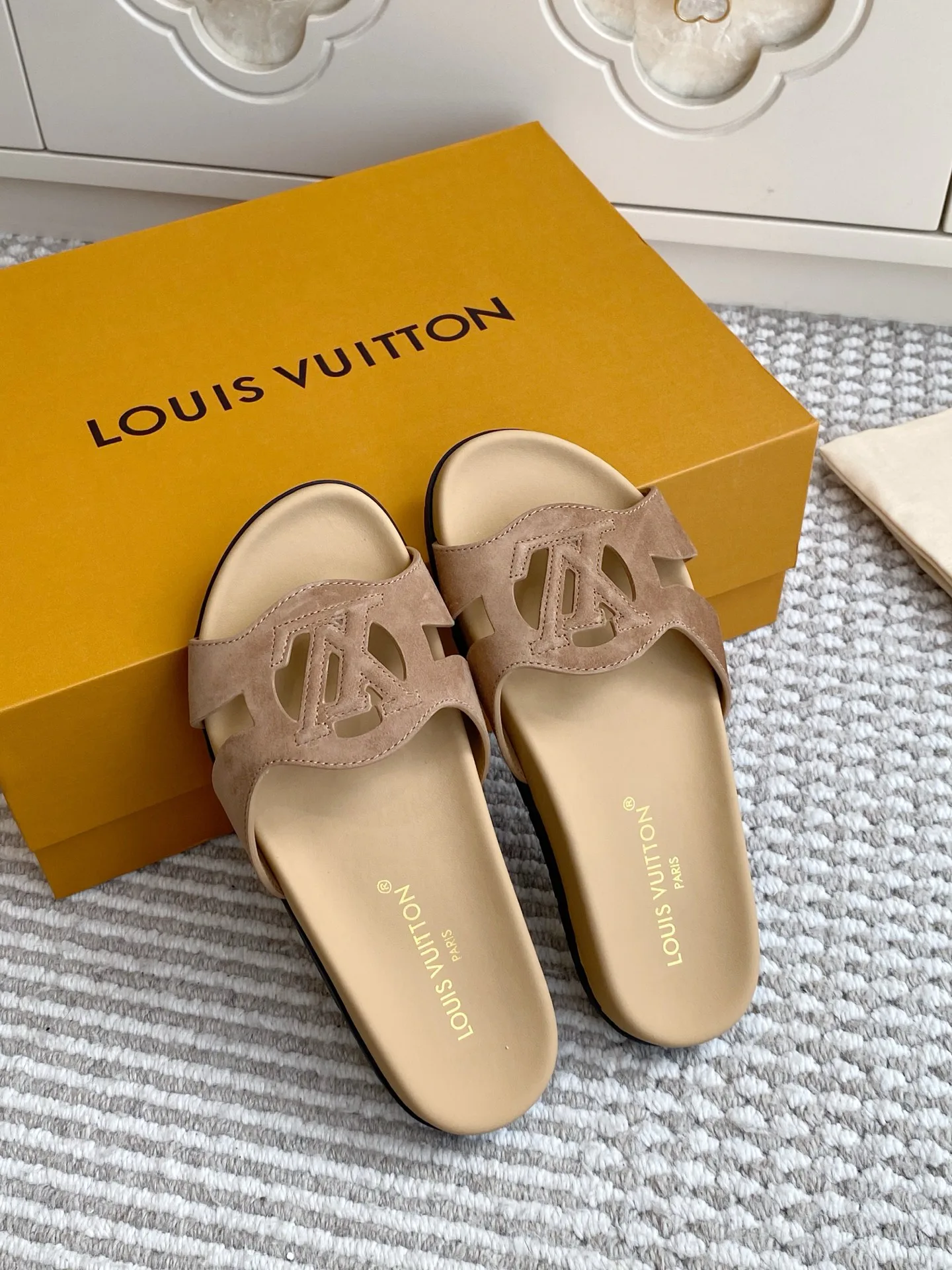 Шлепанцы Женские Louis Vuitton 17572144