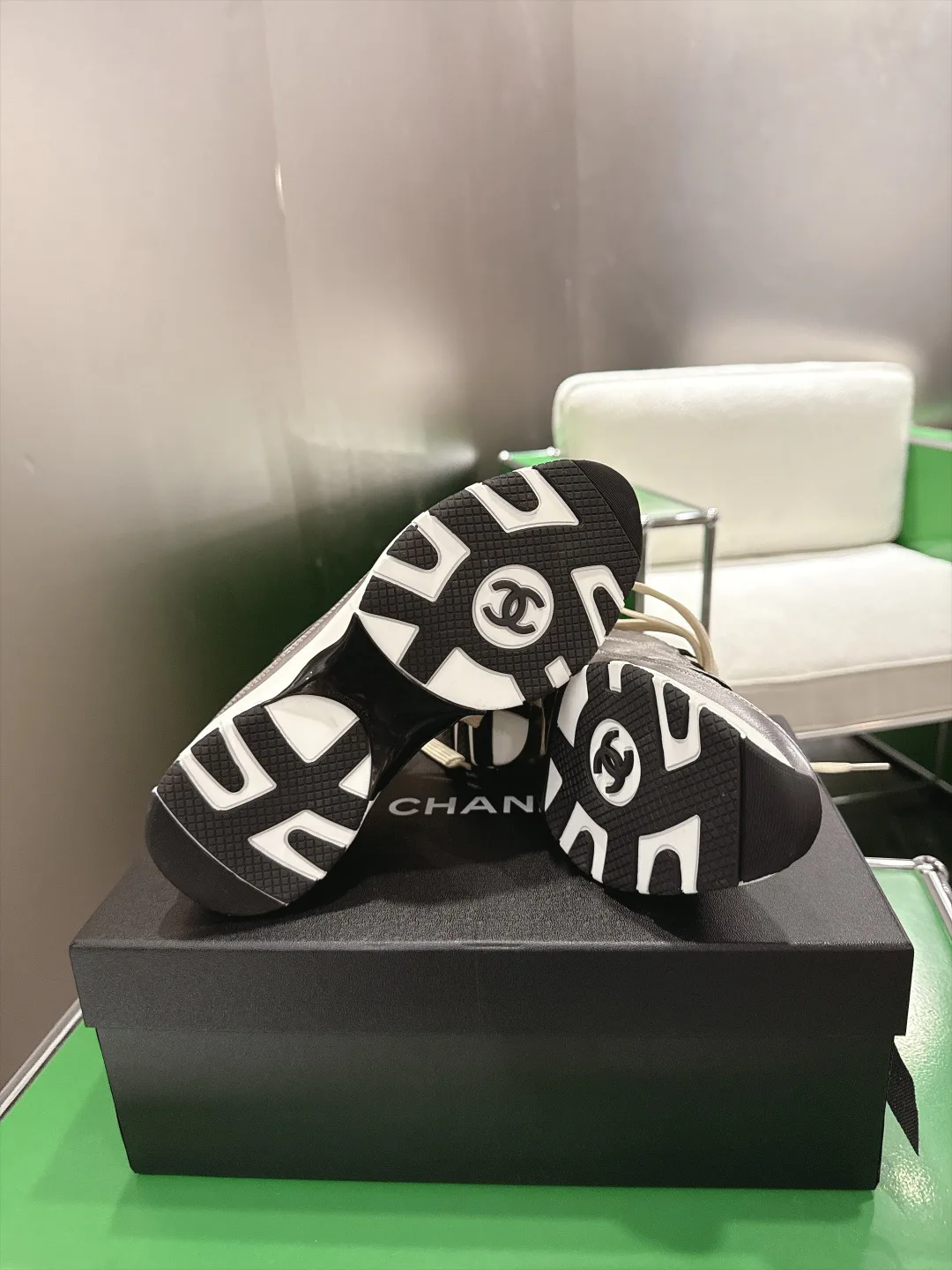 Кроссовки Женские Chanel 18677738