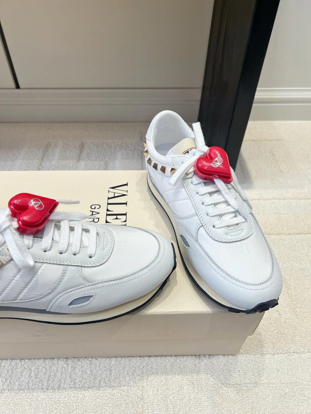Кроссовки Женские Valentino 18436570