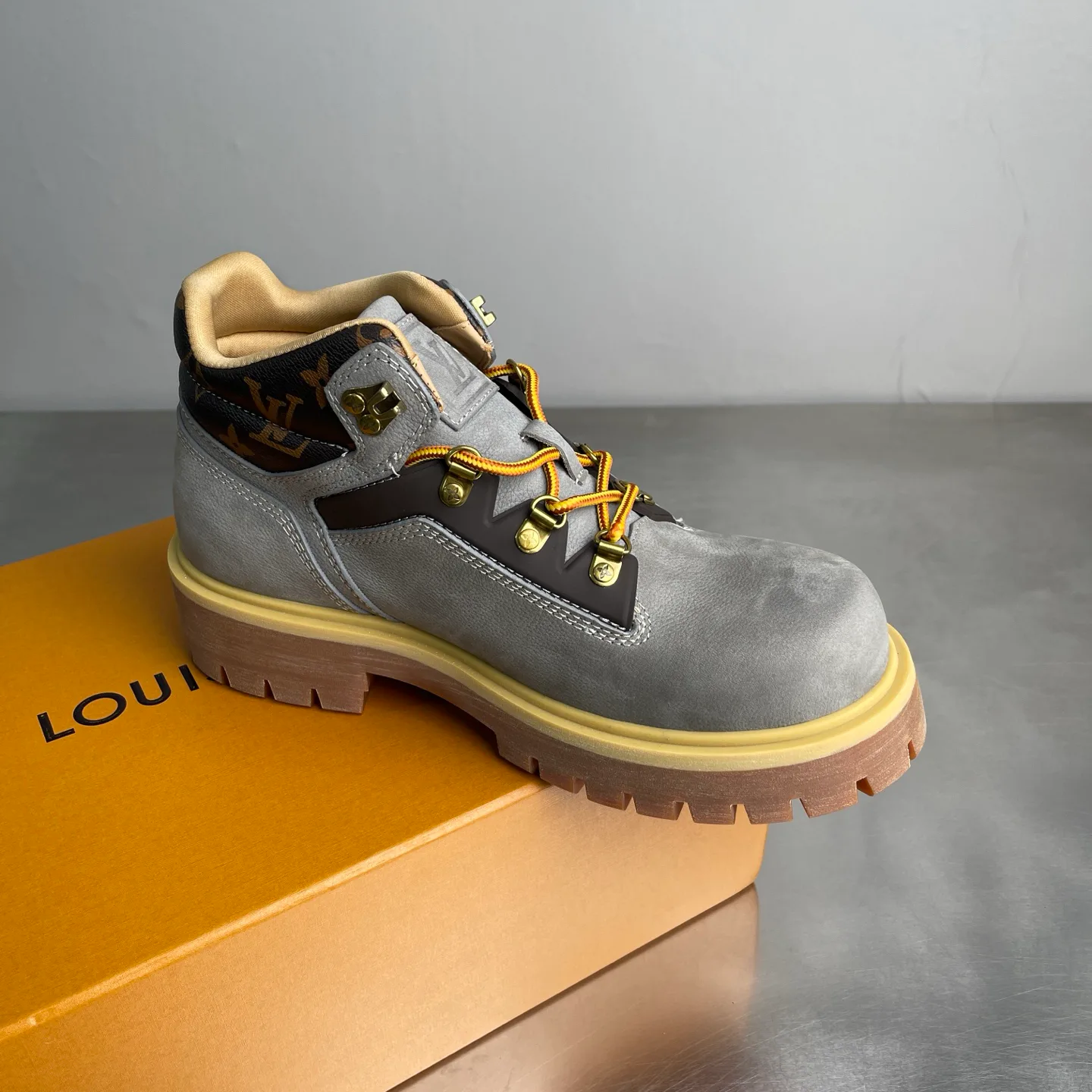 Ботинки Мужские Louis Vuitton 18469311