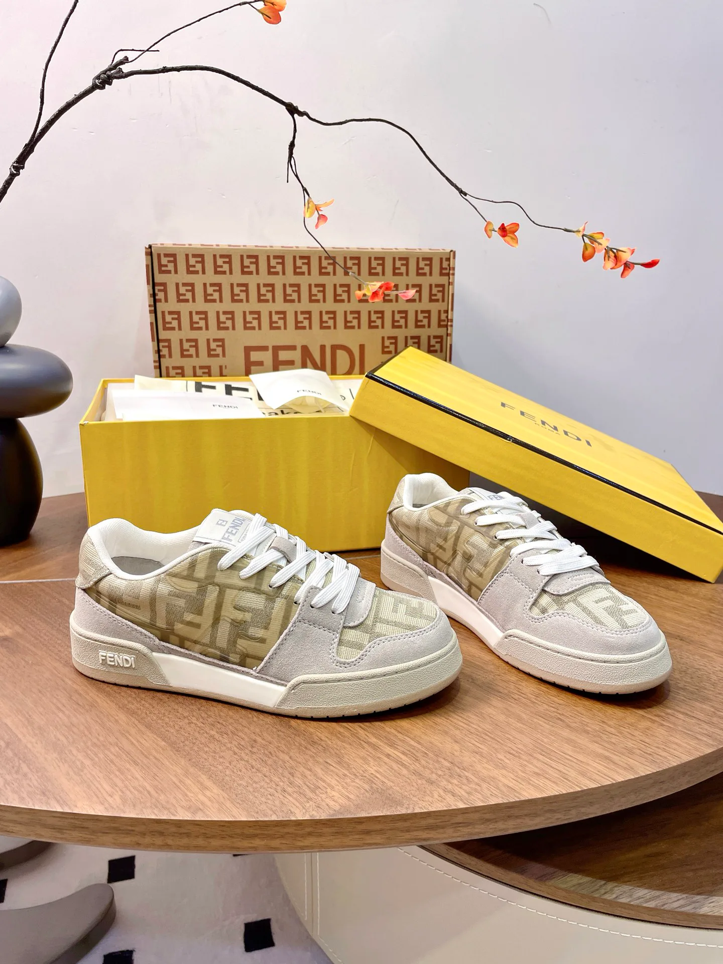 Кроссовки Женские Fendi 17957352