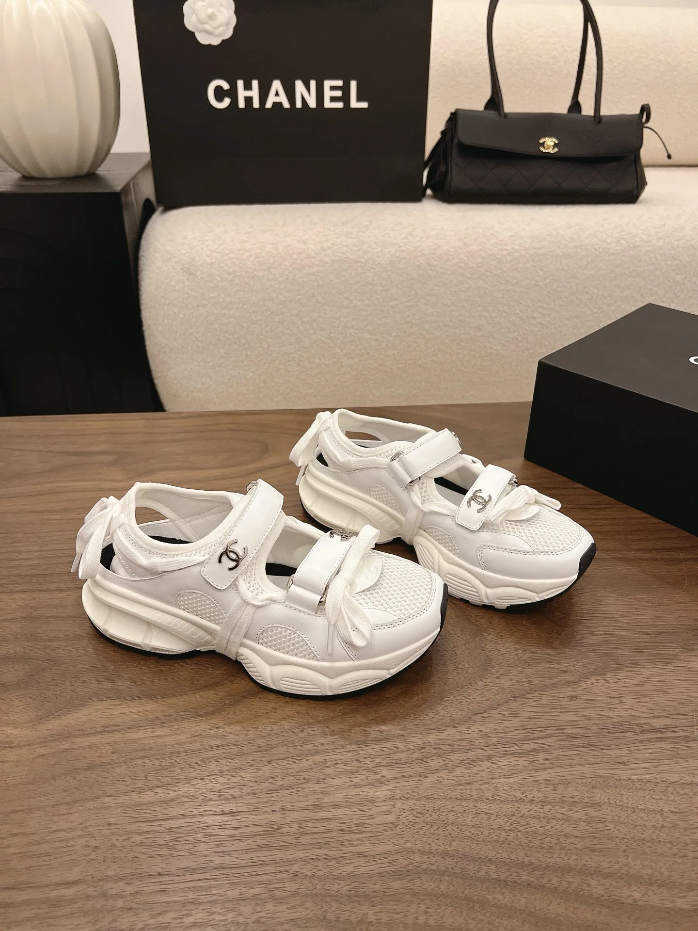 Кроссовки Женские Chanel 17077245