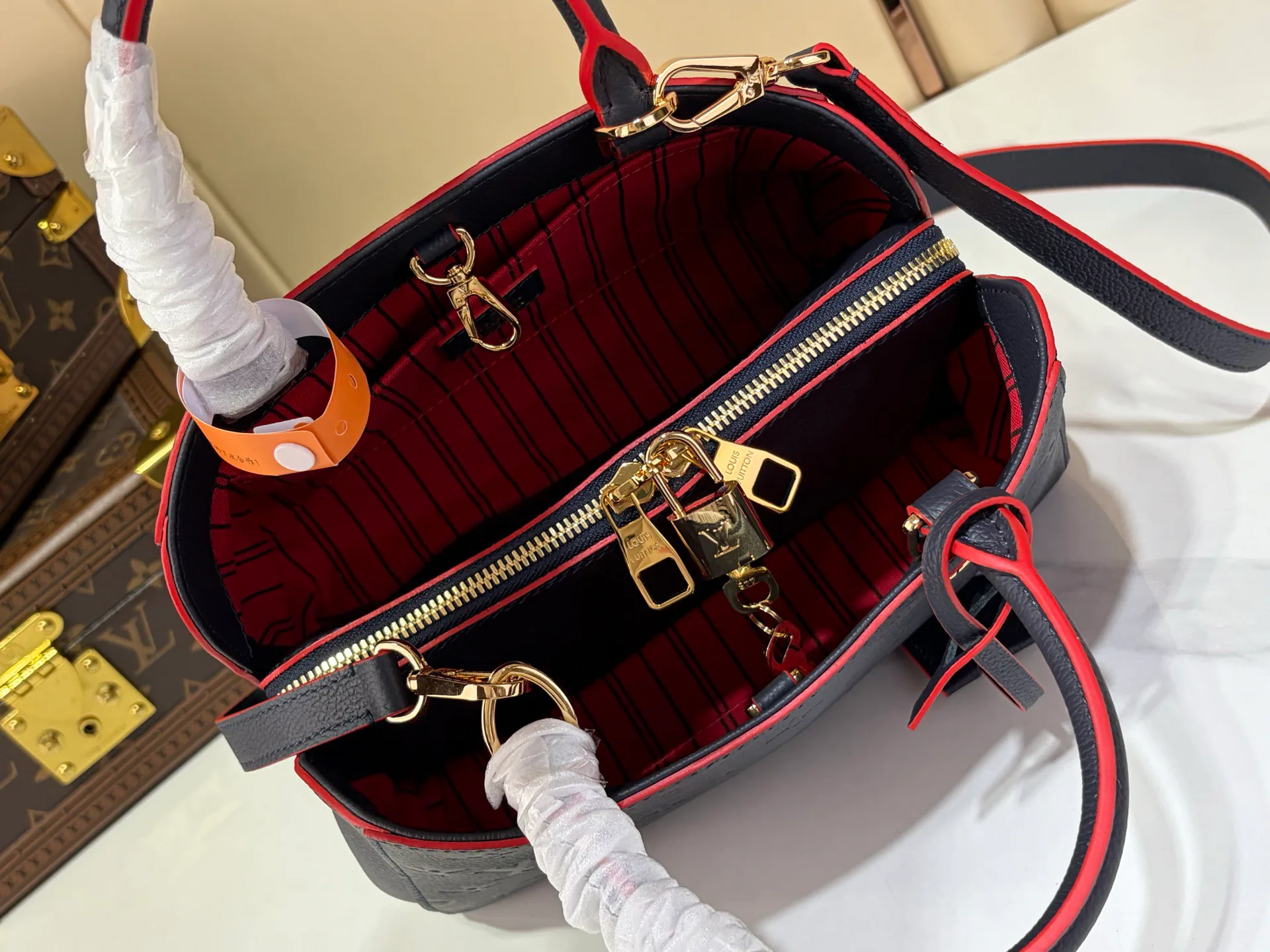 Классические Сумки Женские Louis Vuitton 18240327